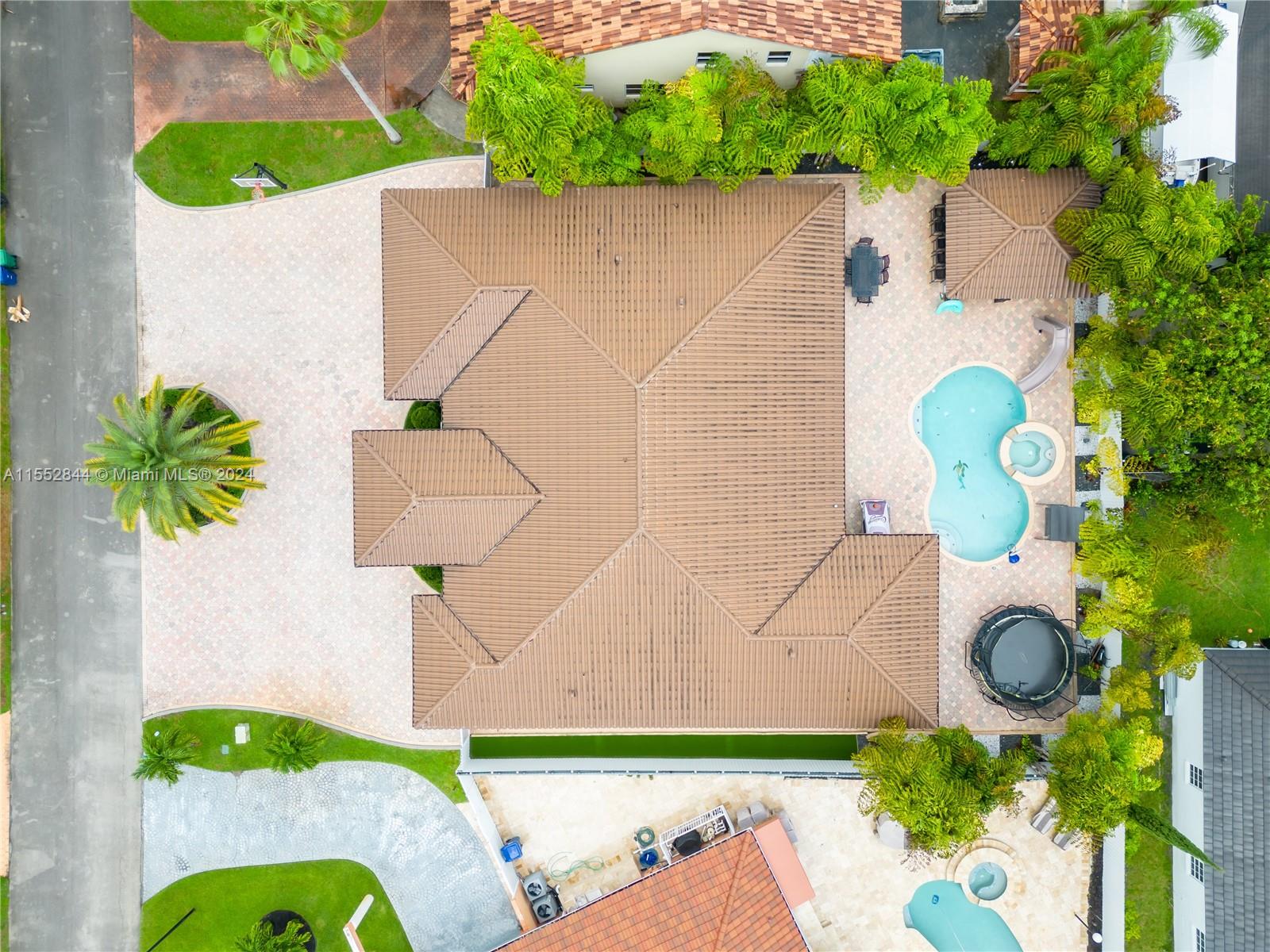 20020 Portcawl Dr, Hialeah, Florida 33015, 5 Bedrooms Bedrooms, ,4 BathroomsBathrooms,Residential,For Sale,20020 Portcawl Dr,A11552844