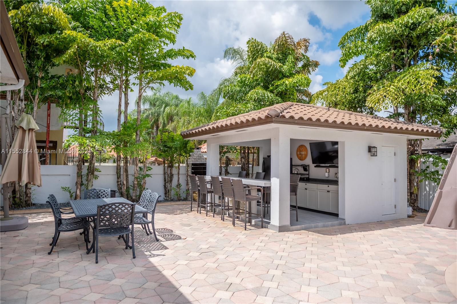 20020 Portcawl Dr, Hialeah, Florida 33015, 5 Bedrooms Bedrooms, ,4 BathroomsBathrooms,Residential,For Sale,20020 Portcawl Dr,A11552844