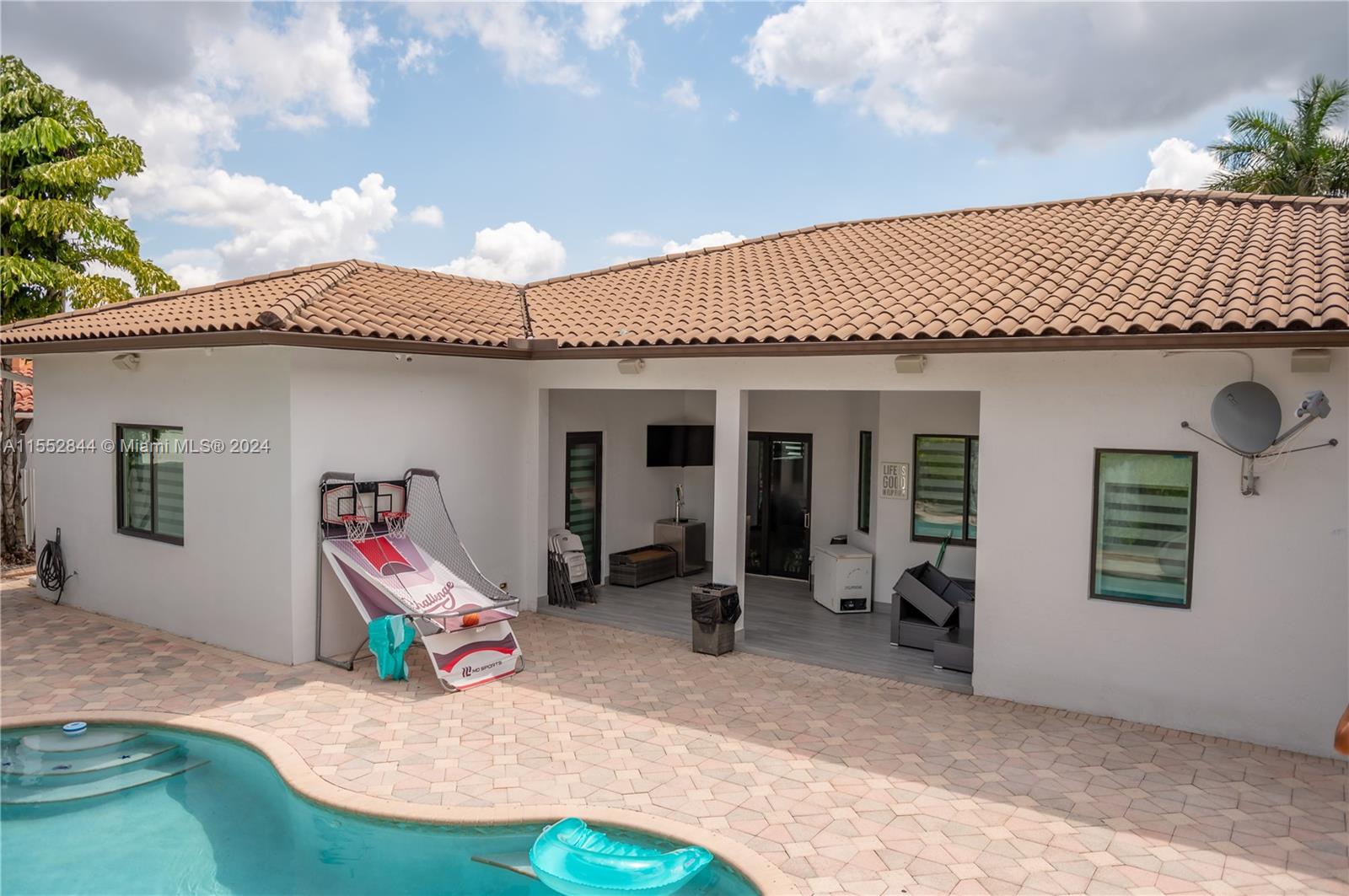 20020 Portcawl Dr, Hialeah, Florida 33015, 5 Bedrooms Bedrooms, ,4 BathroomsBathrooms,Residential,For Sale,20020 Portcawl Dr,A11552844