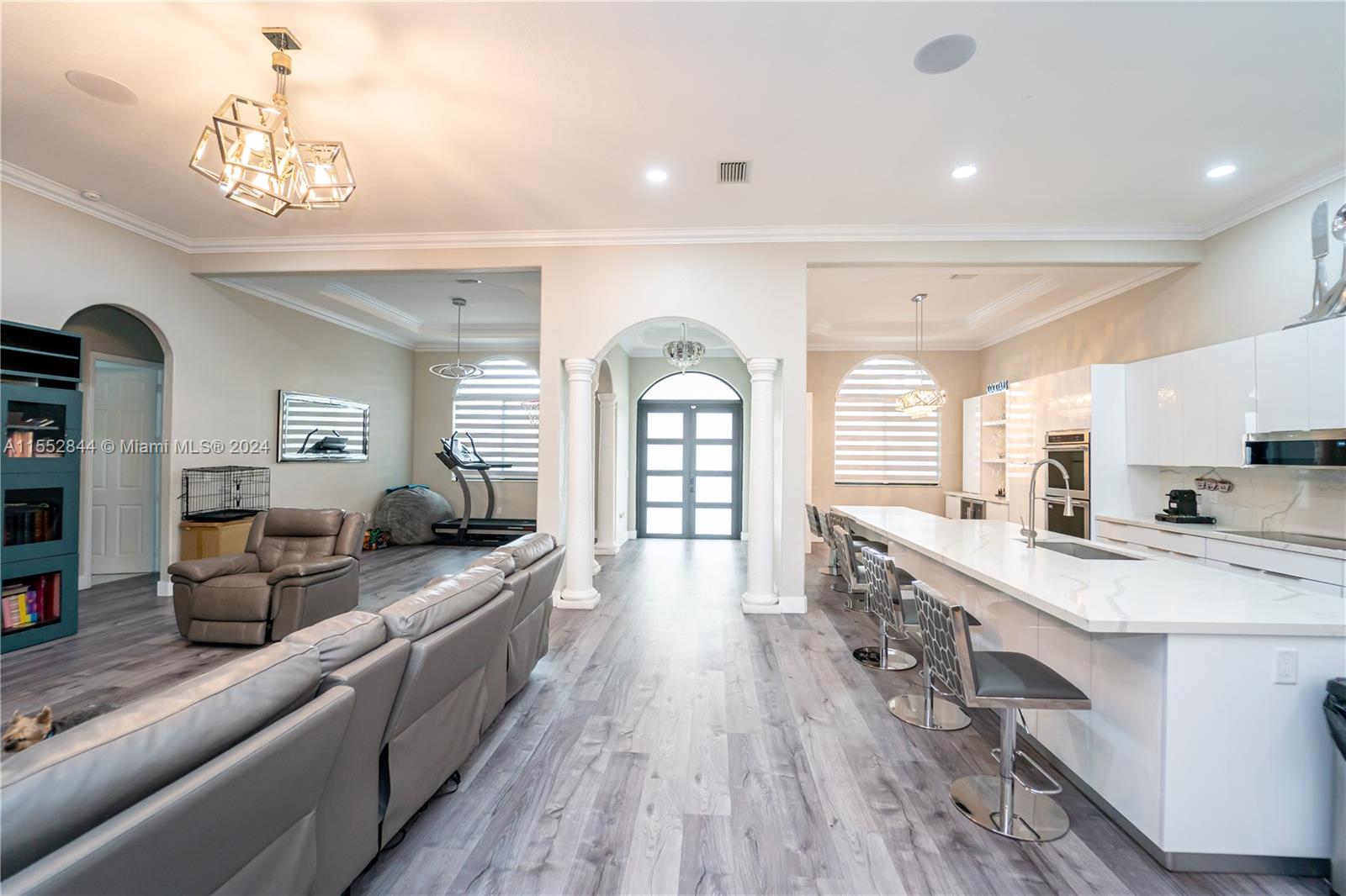 20020 Portcawl Dr, Hialeah, Florida 33015, 5 Bedrooms Bedrooms, ,4 BathroomsBathrooms,Residential,For Sale,20020 Portcawl Dr,A11552844