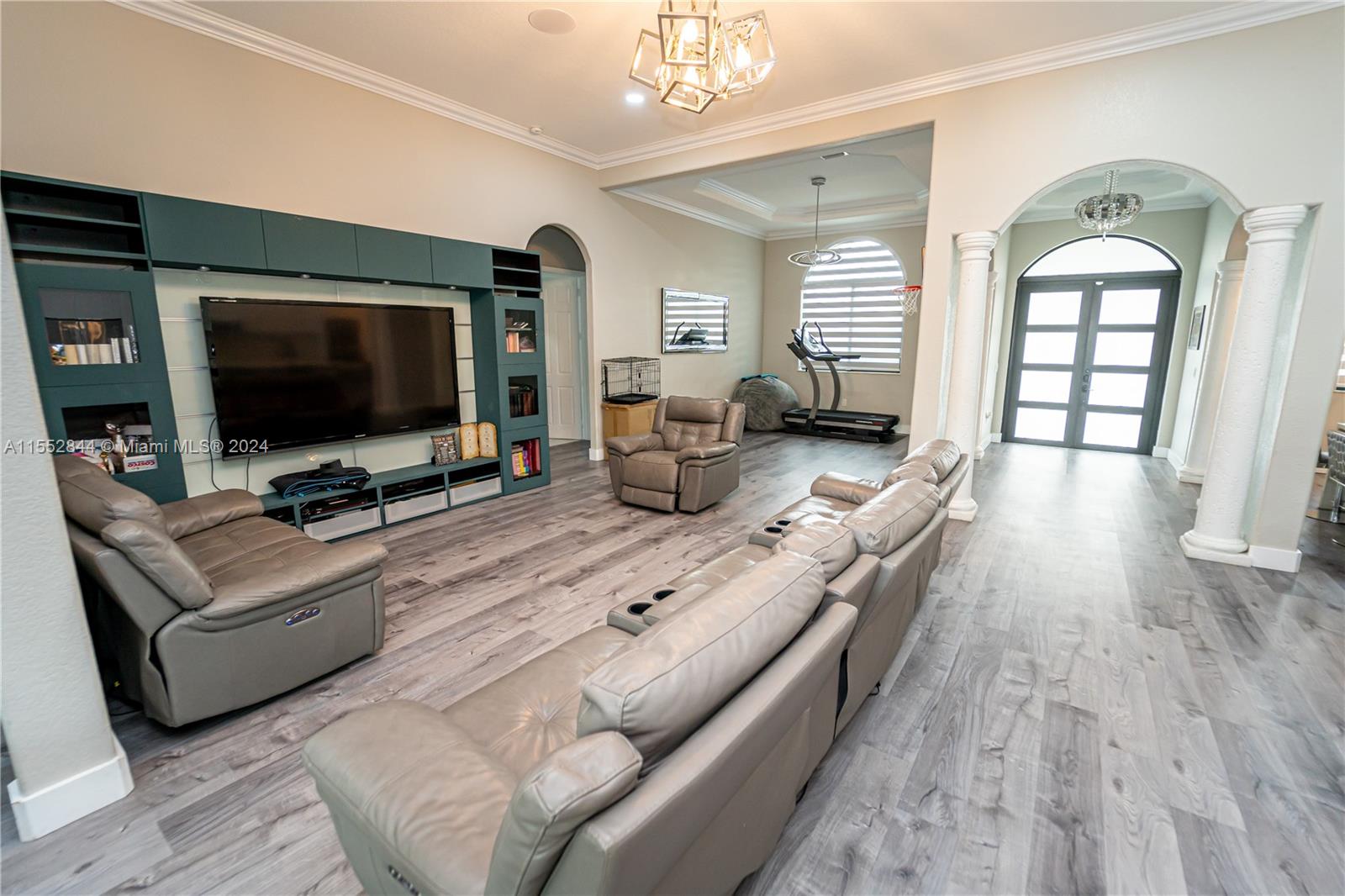 20020 Portcawl Dr, Hialeah, Florida 33015, 5 Bedrooms Bedrooms, ,4 BathroomsBathrooms,Residential,For Sale,20020 Portcawl Dr,A11552844