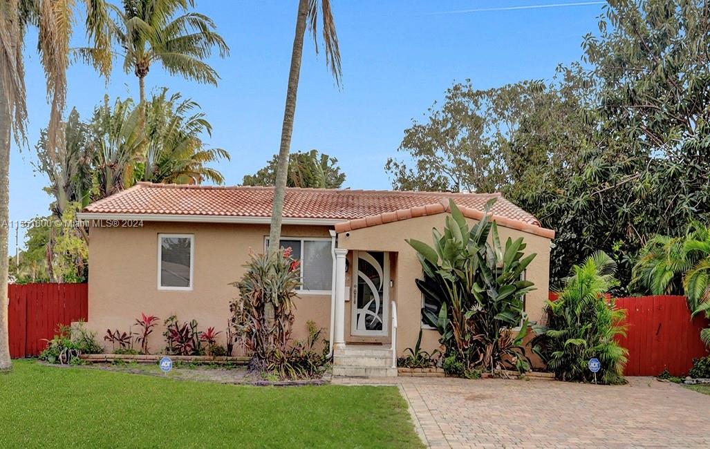 1632 Cleveland St, Hollywood, Florida 33020, 3 Bedrooms Bedrooms, ,2 BathroomsBathrooms,Residential,For Sale,1632 Cleveland St,A11551800