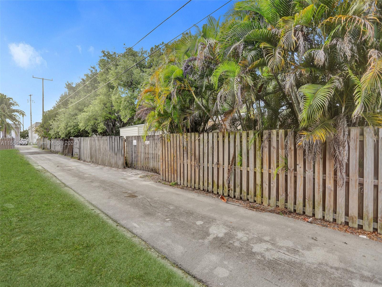 1632 Cleveland St, Hollywood, Florida 33020, 3 Bedrooms Bedrooms, ,2 BathroomsBathrooms,Residential,For Sale,1632 Cleveland St,A11551800