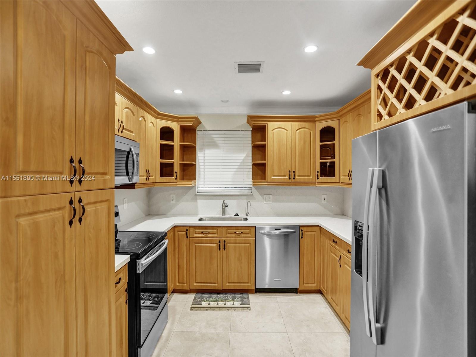 1632 Cleveland St, Hollywood, Florida 33020, 3 Bedrooms Bedrooms, ,2 BathroomsBathrooms,Residential,For Sale,1632 Cleveland St,A11551800