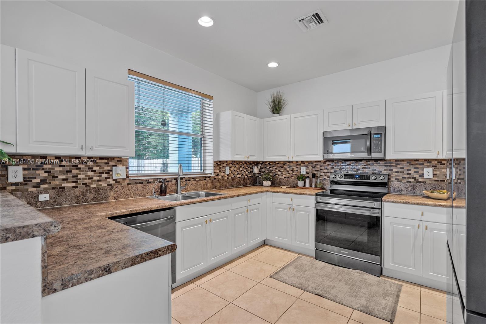 320 NE 36th Ave Rd, Homestead, Florida 33033, 4 Bedrooms Bedrooms, ,2 BathroomsBathrooms,Residential,For Sale,320 NE 36th Ave Rd,A11548405