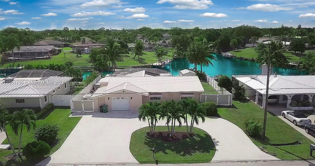 667 SE Calmoso Dr, Port St. Lucie, FL 34983