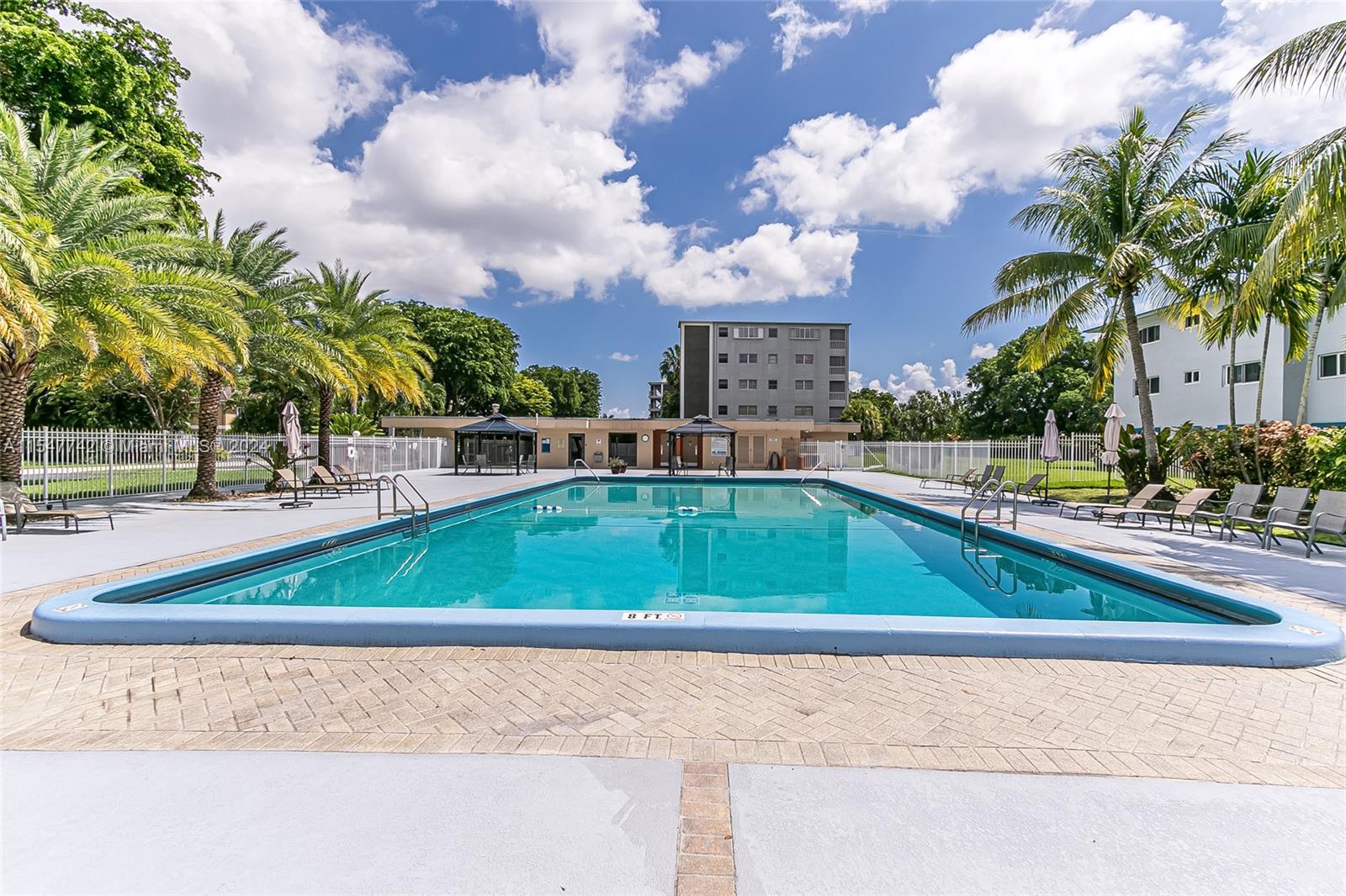 1000 Hillcrest Ct 212, Hollywood, Florida 33021, 2 Bedrooms Bedrooms, ,2 BathroomsBathrooms,Residential,For Sale,1000 Hillcrest Ct 212,A11547742