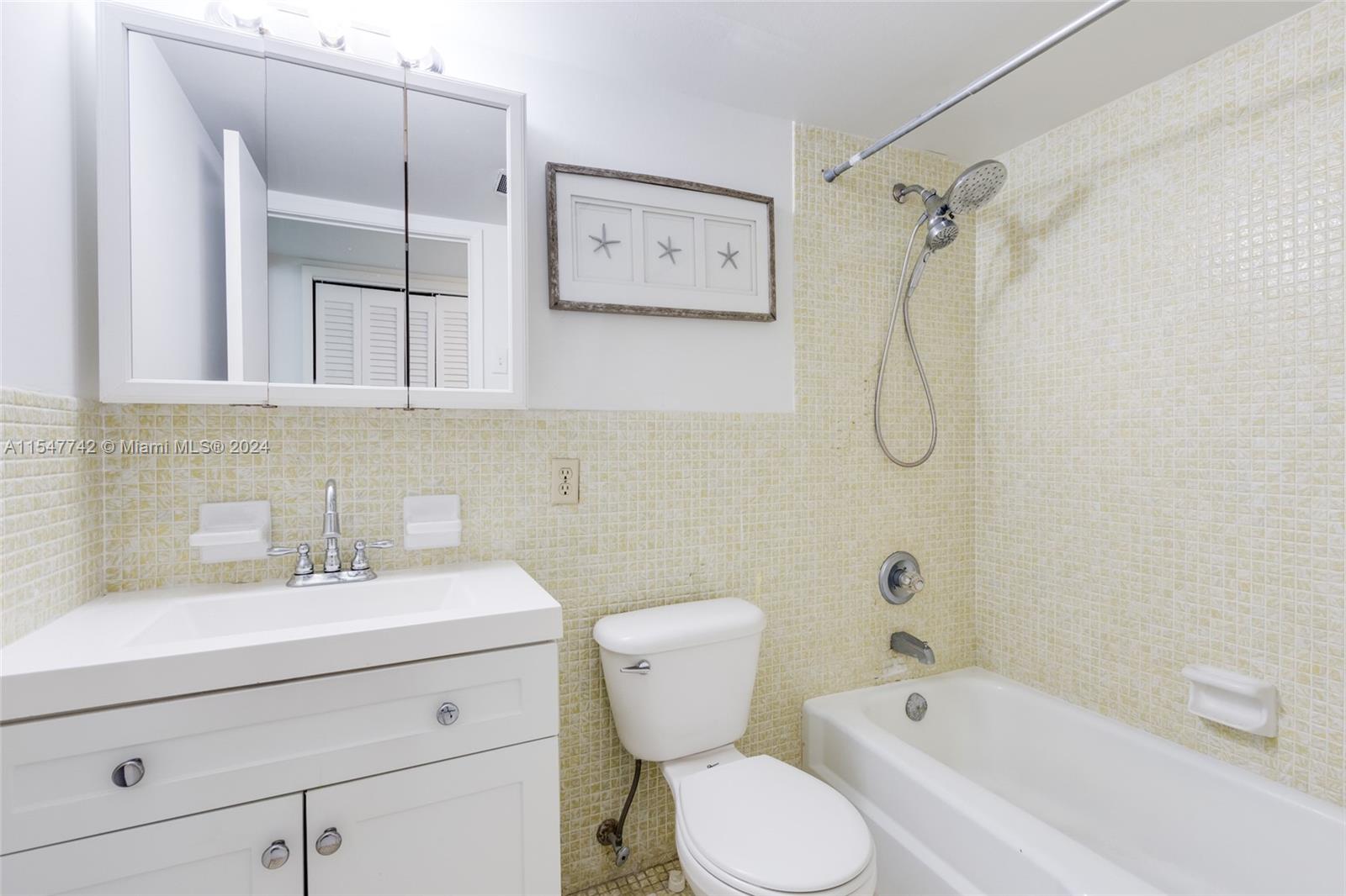1000 Hillcrest Ct 212, Hollywood, Florida 33021, 2 Bedrooms Bedrooms, ,2 BathroomsBathrooms,Residential,For Sale,1000 Hillcrest Ct 212,A11547742