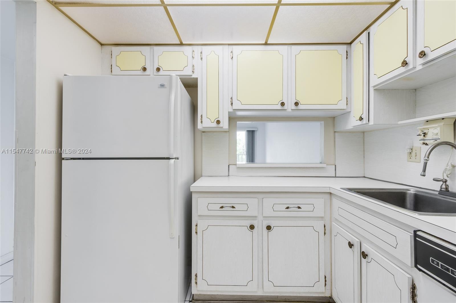 1000 Hillcrest Ct 212, Hollywood, Florida 33021, 2 Bedrooms Bedrooms, ,2 BathroomsBathrooms,Residential,For Sale,1000 Hillcrest Ct 212,A11547742