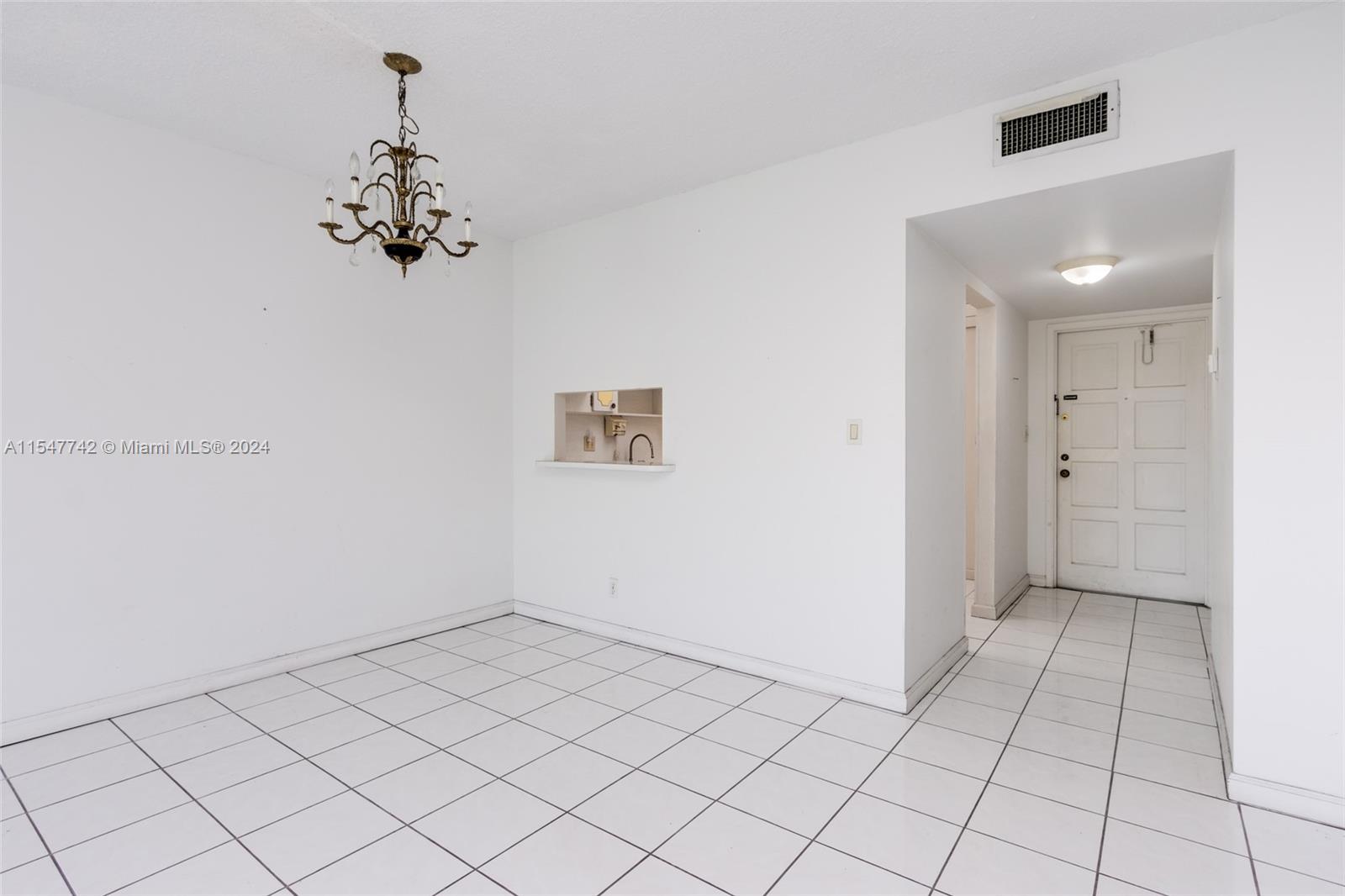 1000 Hillcrest Ct 212, Hollywood, Florida 33021, 2 Bedrooms Bedrooms, ,2 BathroomsBathrooms,Residential,For Sale,1000 Hillcrest Ct 212,A11547742