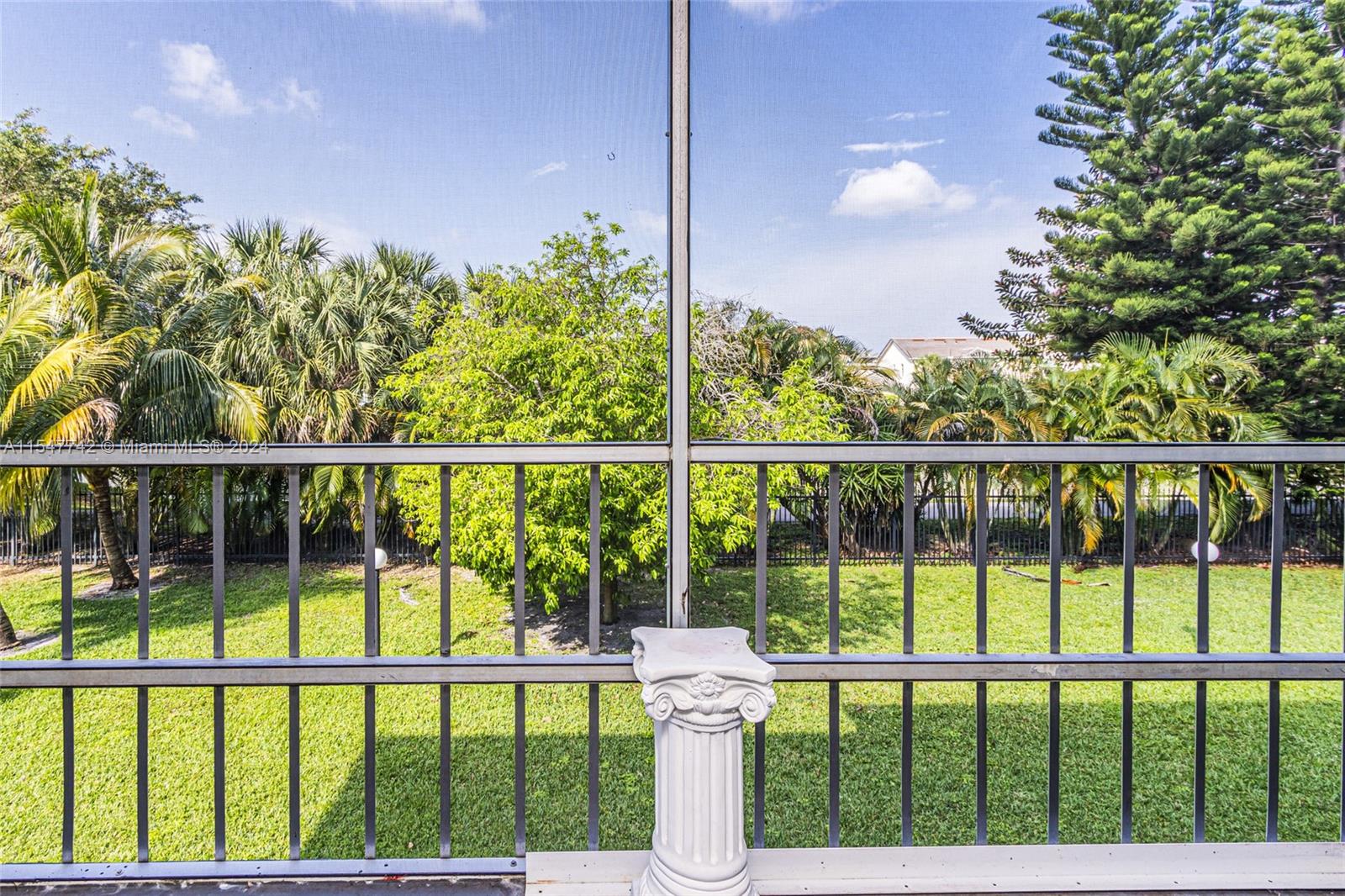 1000 Hillcrest Ct 212, Hollywood, Florida 33021, 2 Bedrooms Bedrooms, ,2 BathroomsBathrooms,Residential,For Sale,1000 Hillcrest Ct 212,A11547742