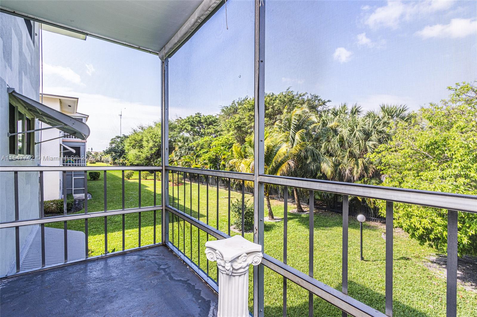 1000 Hillcrest Ct 212, Hollywood, Florida 33021, 2 Bedrooms Bedrooms, ,2 BathroomsBathrooms,Residential,For Sale,1000 Hillcrest Ct 212,A11547742