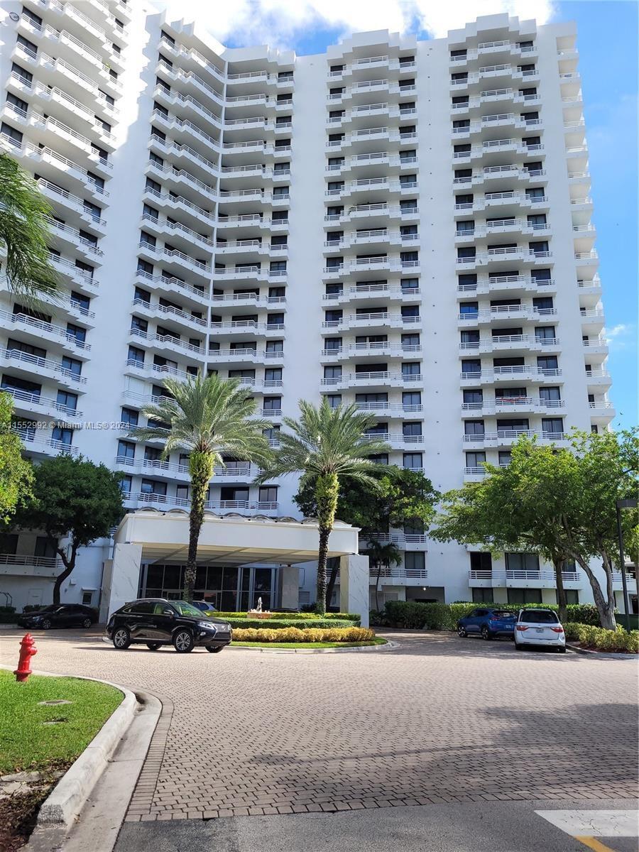 3300 NE 192nd St 1008, Aventura, Florida 33180, 2 Bedrooms Bedrooms, ,2 BathroomsBathrooms,Residential,For Sale,3300 NE 192nd St 1008,A11552992