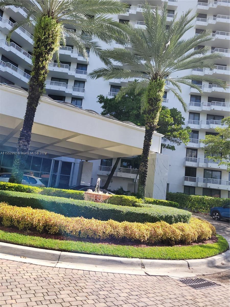 3300 NE 192nd St 1008, Aventura, Florida 33180, 2 Bedrooms Bedrooms, ,2 BathroomsBathrooms,Residential,For Sale,3300 NE 192nd St 1008,A11552992