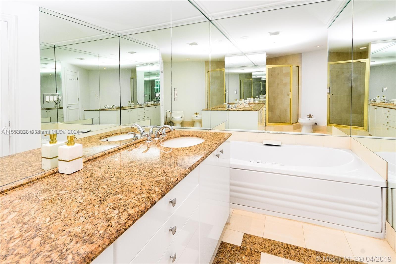 300 S Pointe Dr 909, Miami Beach, Florida 33139, 1 Bedroom Bedrooms, ,1 BathroomBathrooms,Residential,For Sale,300 S Pointe Dr 909,A11553028