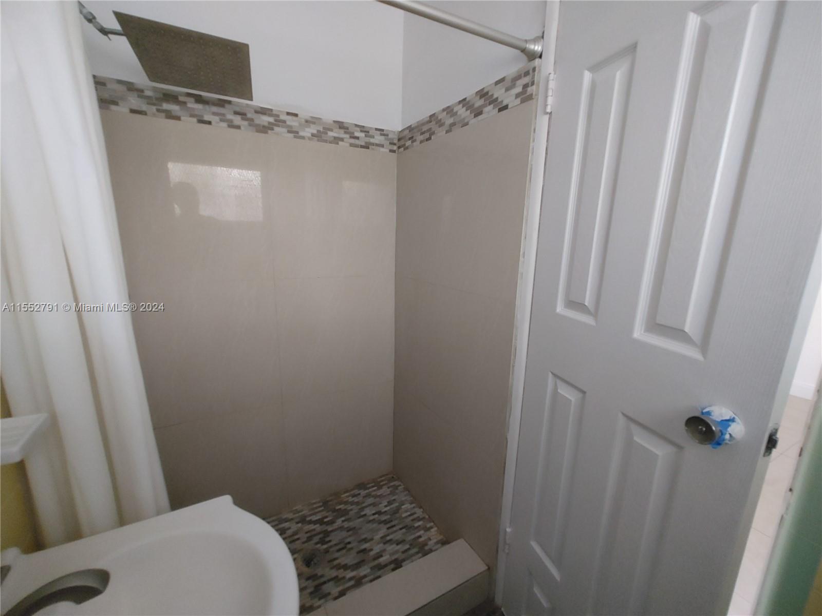 8420 Byron Ave 11, Miami Beach, Florida 33141, 2 Bedrooms Bedrooms, ,2 BathroomsBathrooms,Residential,For Sale,8420 Byron Ave 11,A11552791