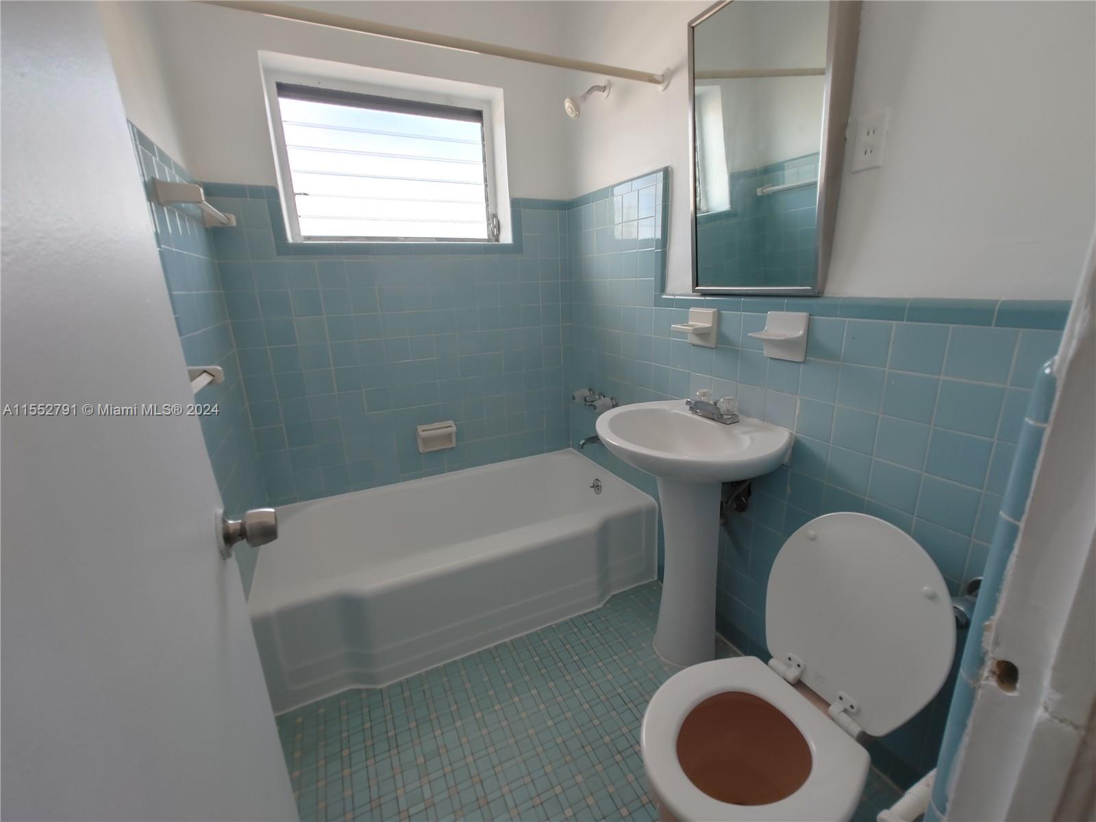 8420 Byron Ave 11, Miami Beach, Florida 33141, 2 Bedrooms Bedrooms, ,2 BathroomsBathrooms,Residential,For Sale,8420 Byron Ave 11,A11552791