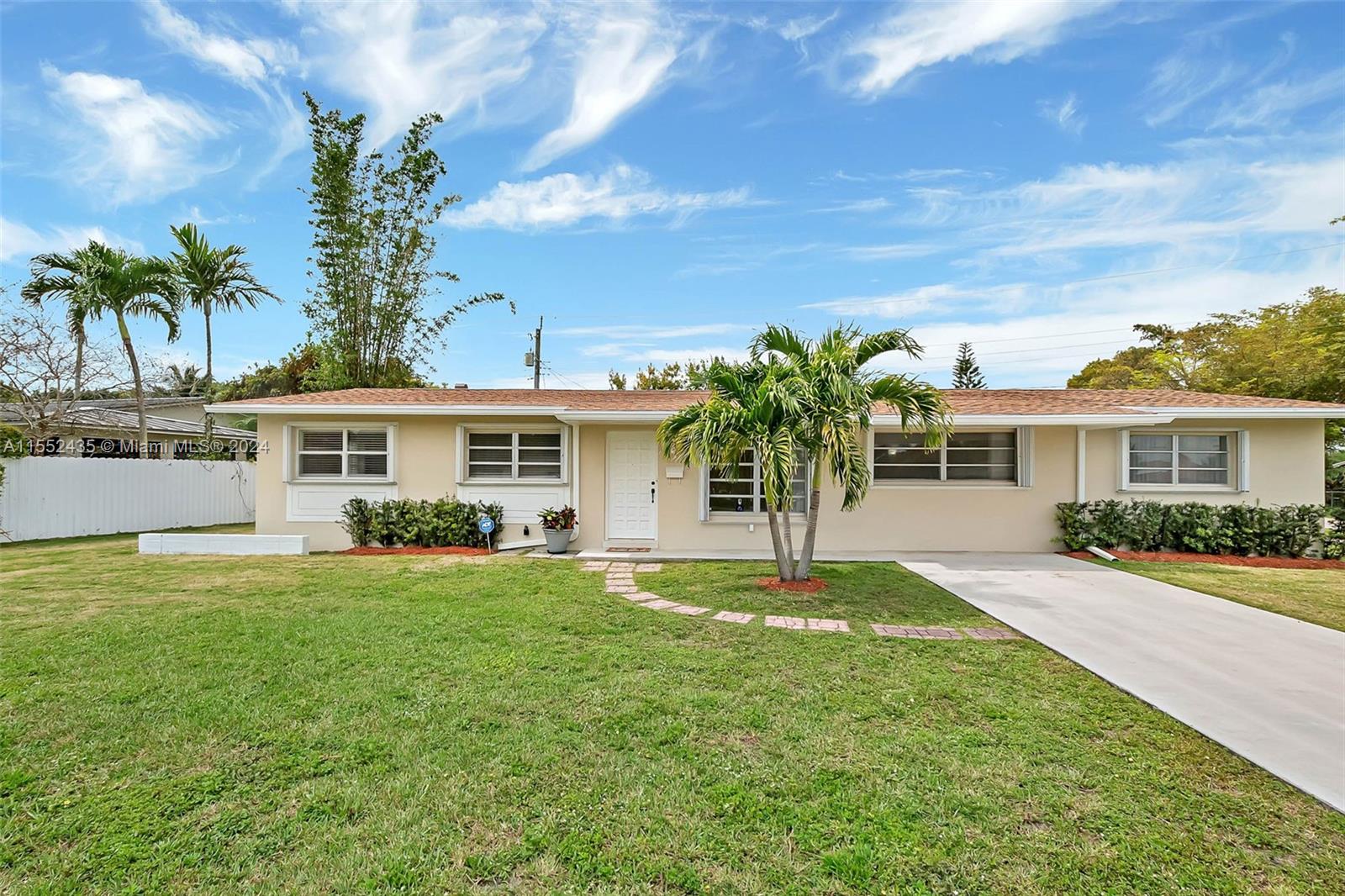 8240 SW 101st Ave  For Sale A11552435, FL