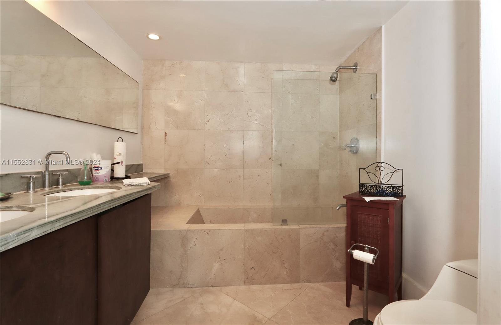 6422 Collins Ave 1603, Miami Beach, Florida 33141, 2 Bedrooms Bedrooms, ,2 BathroomsBathrooms,Residential,For Sale,6422 Collins Ave 1603,A11552831