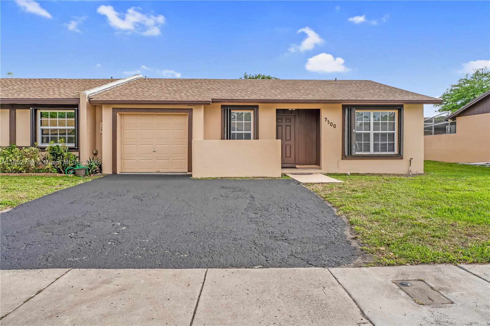 9500 W Heather Ln  For Sale A11552738, FL