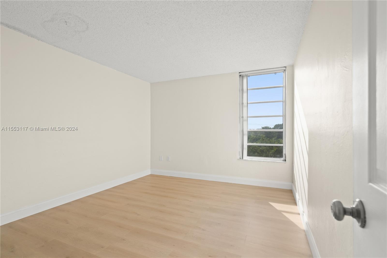 8870 Fontainebleau Blvd 503, Miami, Florida 33172, 2 Bedrooms Bedrooms, ,1 BathroomBathrooms,Residential,For Sale,8870 Fontainebleau Blvd 503,A11553117