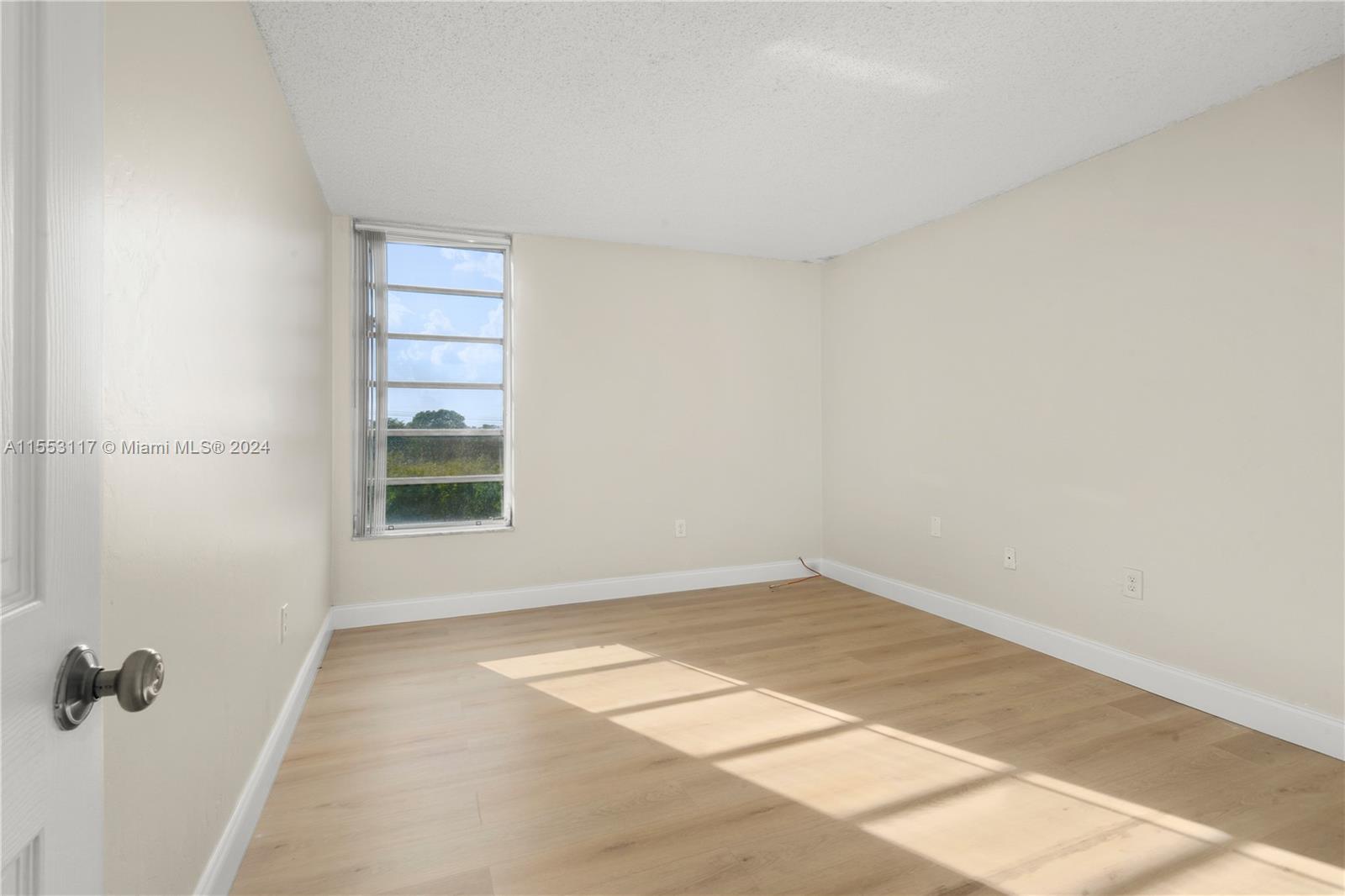 8870 Fontainebleau Blvd 503, Miami, Florida 33172, 2 Bedrooms Bedrooms, ,1 BathroomBathrooms,Residential,For Sale,8870 Fontainebleau Blvd 503,A11553117