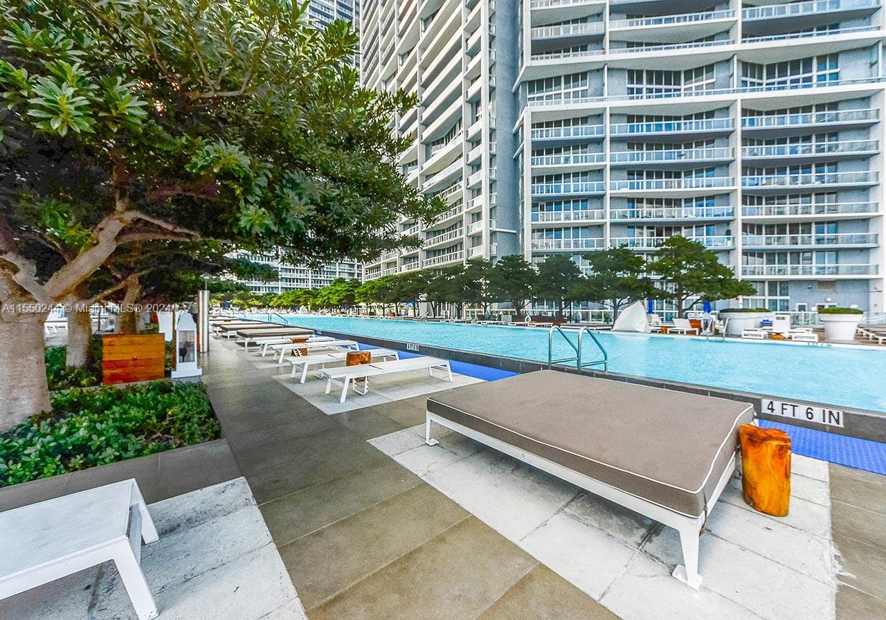 Attention Executives, CLASSY BREATHTAKEN OPEN BAY VIEW, KEY BISCAYNE & SKYRISES, HIGH FLOOR, (49TH) BIGGEST UNIT, BEST LINE on the famous Icon Brickell, 984 sq feet, 1 bed, 1 bath, White porcelanato floor, wood cabinets, kitchen w/peninsula bar, Sub Zero & Viking appliances, granite counter tops & spacious living area.Huge bedroom, beautiful upgraded walk in closet whit a safe box included, bathroom with bathtub & jacuzzi, 2 sinks and more. Resort-style amenities include a 300-foot long swimming pool, 50-person hot tub, 28000 square foot, spa and fitness center, movie theater, game room, valet parking, multiple restaurants on site.

Walking distance to Brickell City Center, Mary Brickell Village, shops, grocery, etc. Everything you need is right at your fingertips.