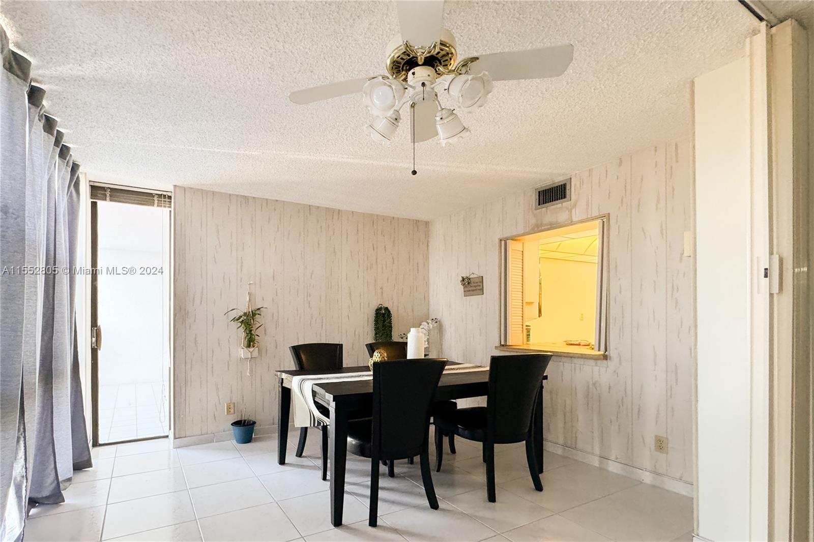 Could be an extra bedroom
