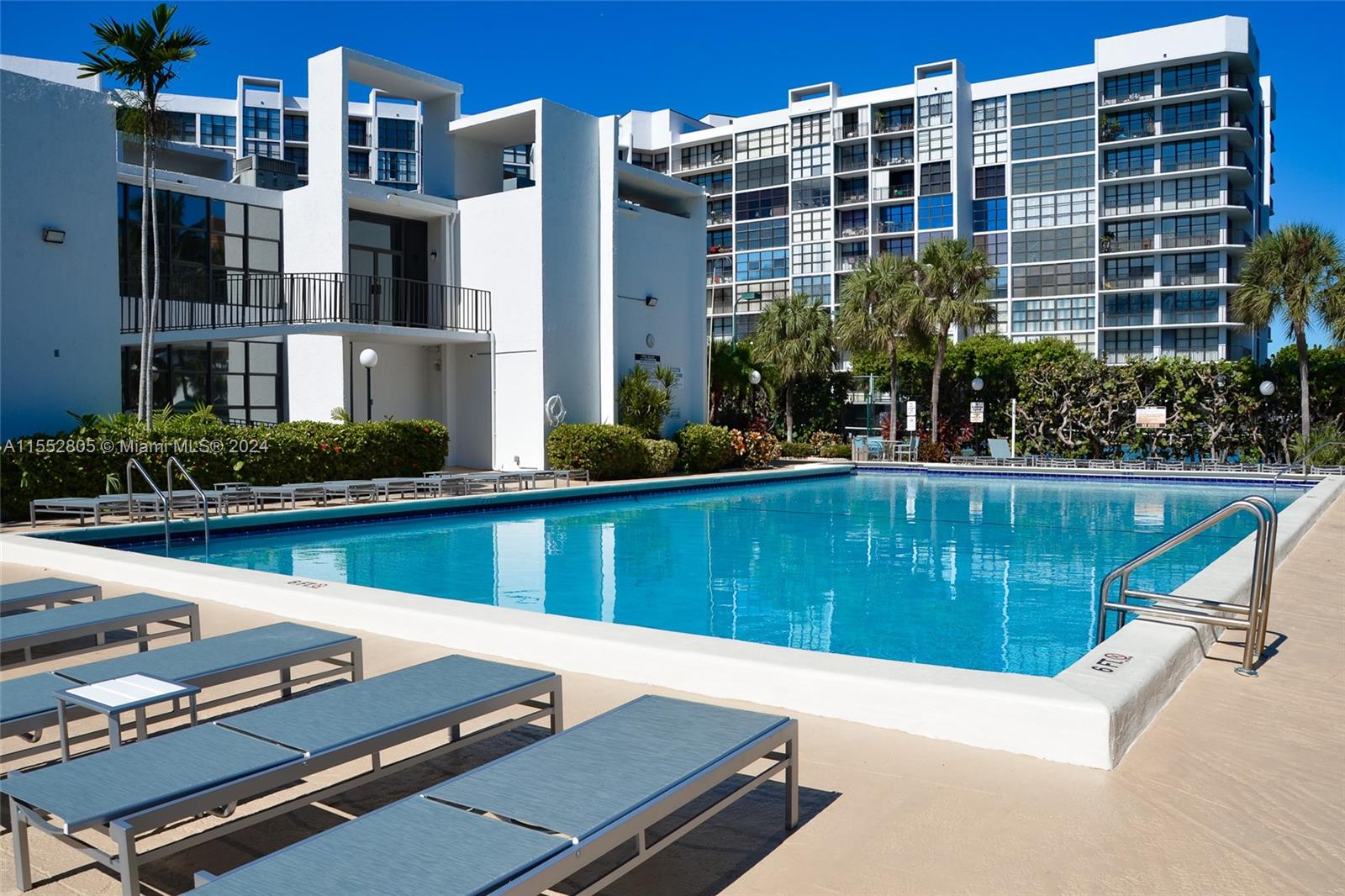 1000 Parkview Dr 703, Hallandale Beach, Florida 33009, 2 Bedrooms Bedrooms, ,1 BathroomBathrooms,Residential,For Sale,1000 Parkview Dr 703,A11552805