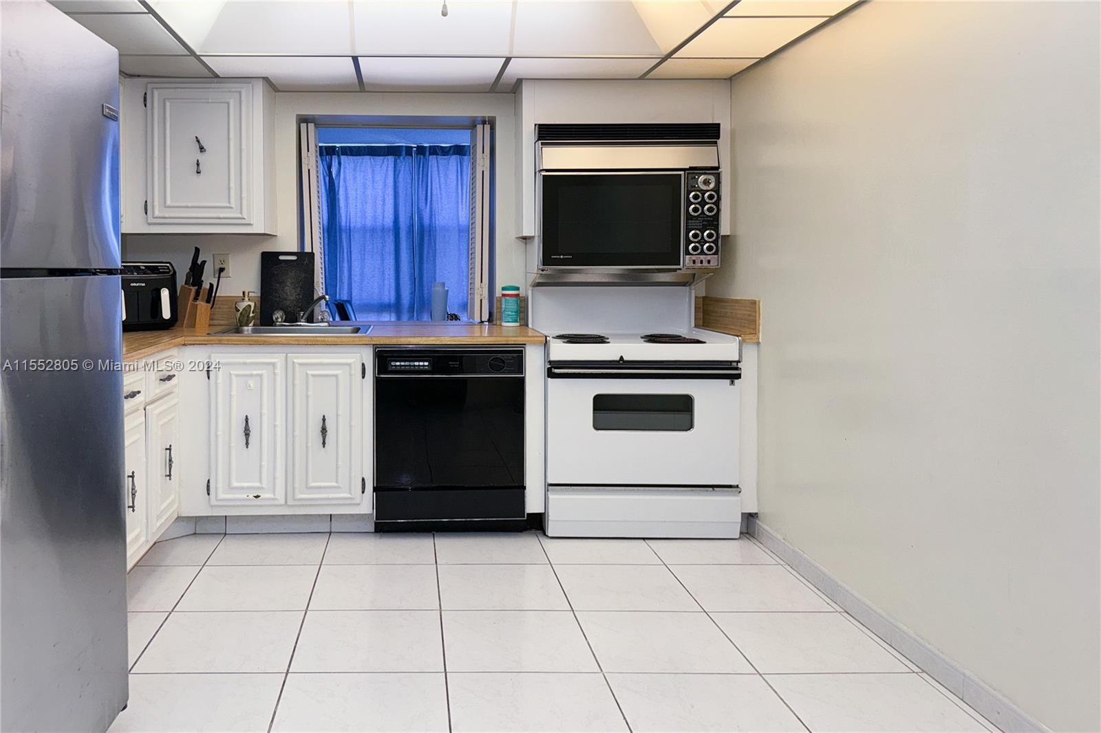 1000 Parkview Dr 703, Hallandale Beach, Florida 33009, 2 Bedrooms Bedrooms, ,1 BathroomBathrooms,Residential,For Sale,1000 Parkview Dr 703,A11552805