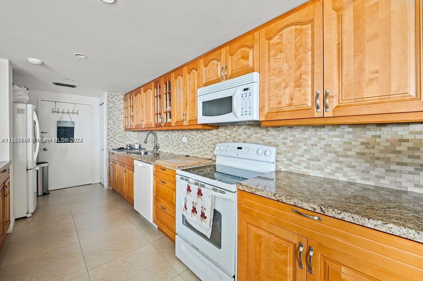 7135 Collins Ave 1712, Miami Beach, Florida 33141, 1 Bedroom Bedrooms, 1 Room Rooms,2 BathroomsBathrooms,Residential,For Sale,7135 Collins Ave 1712,A11553146