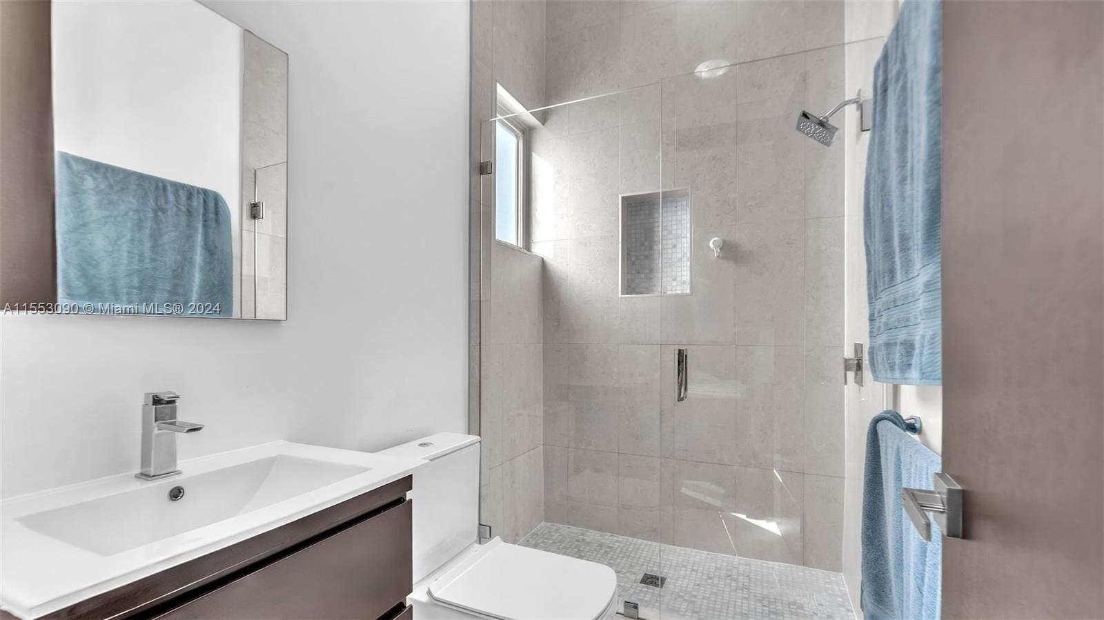 8248 NW 34th Dr, Doral, Florida 33122, 5 Bedrooms Bedrooms, ,6 BathroomsBathrooms,Residential,For Sale,8248 NW 34th Dr,A11553090