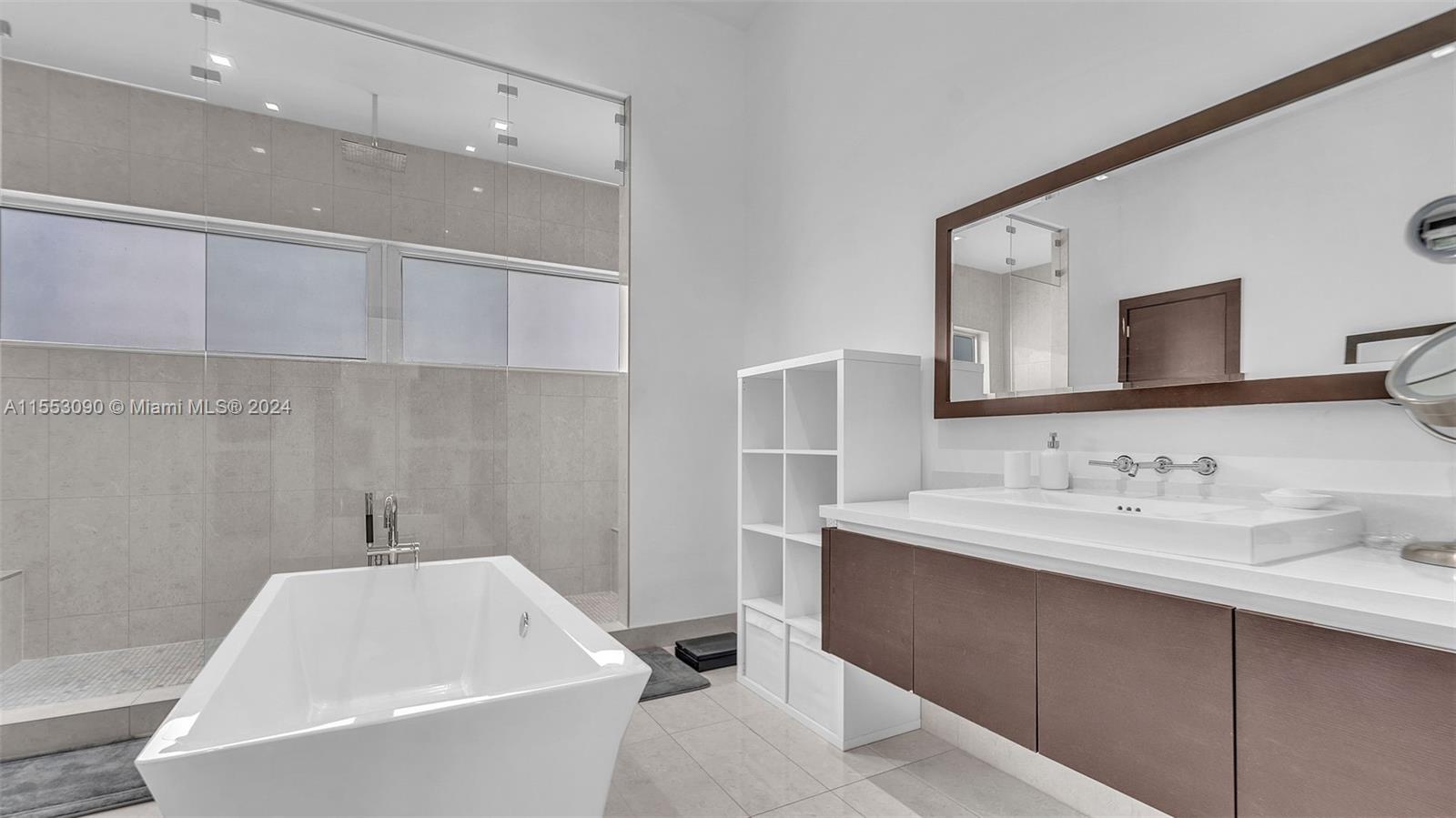 8248 NW 34th Dr, Doral, Florida 33122, 5 Bedrooms Bedrooms, ,6 BathroomsBathrooms,Residential,For Sale,8248 NW 34th Dr,A11553090