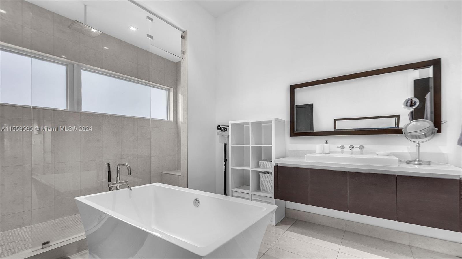 8248 NW 34th Dr, Doral, Florida 33122, 5 Bedrooms Bedrooms, ,6 BathroomsBathrooms,Residential,For Sale,8248 NW 34th Dr,A11553090