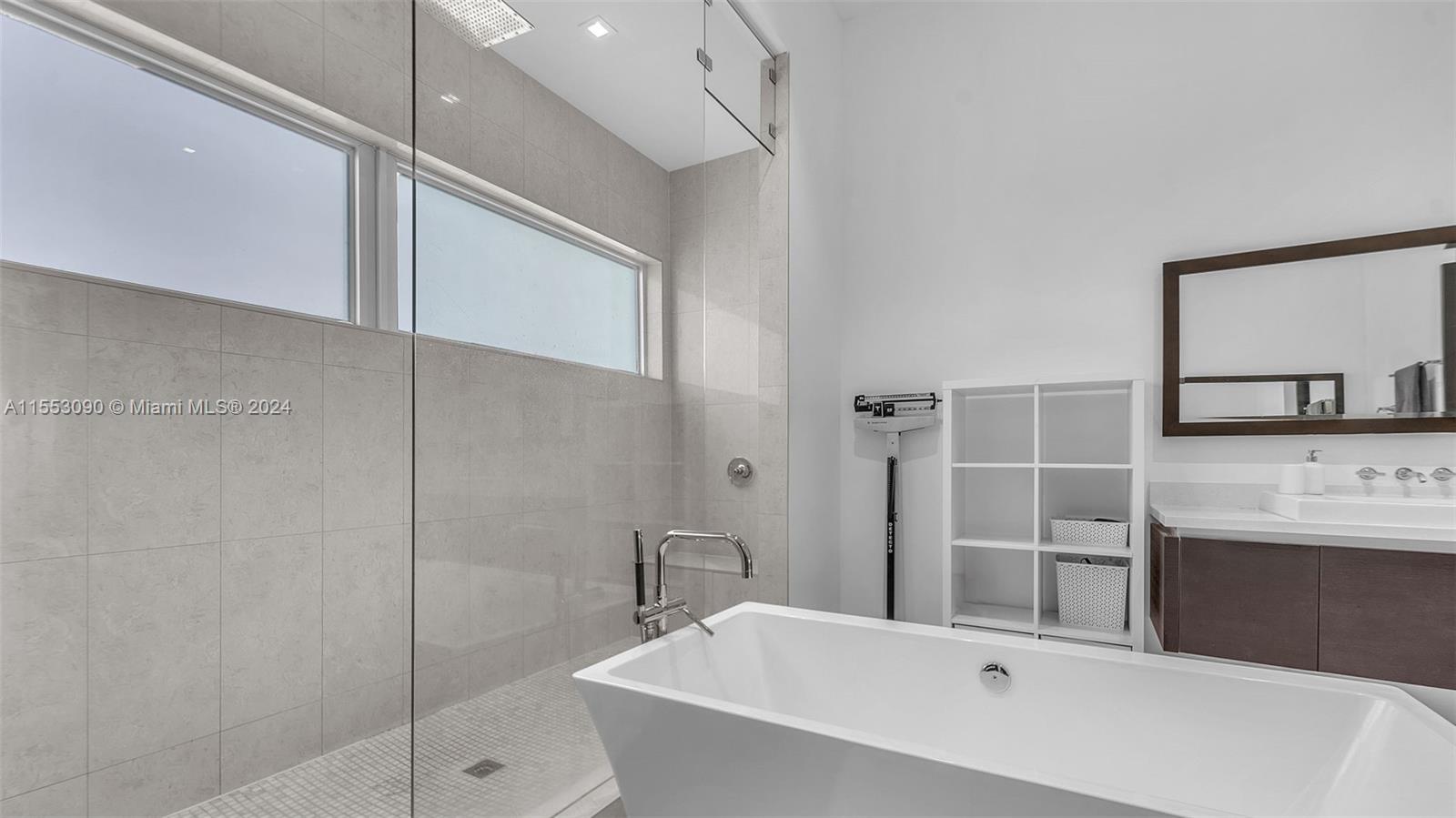 8248 NW 34th Dr, Doral, Florida 33122, 5 Bedrooms Bedrooms, ,6 BathroomsBathrooms,Residential,For Sale,8248 NW 34th Dr,A11553090