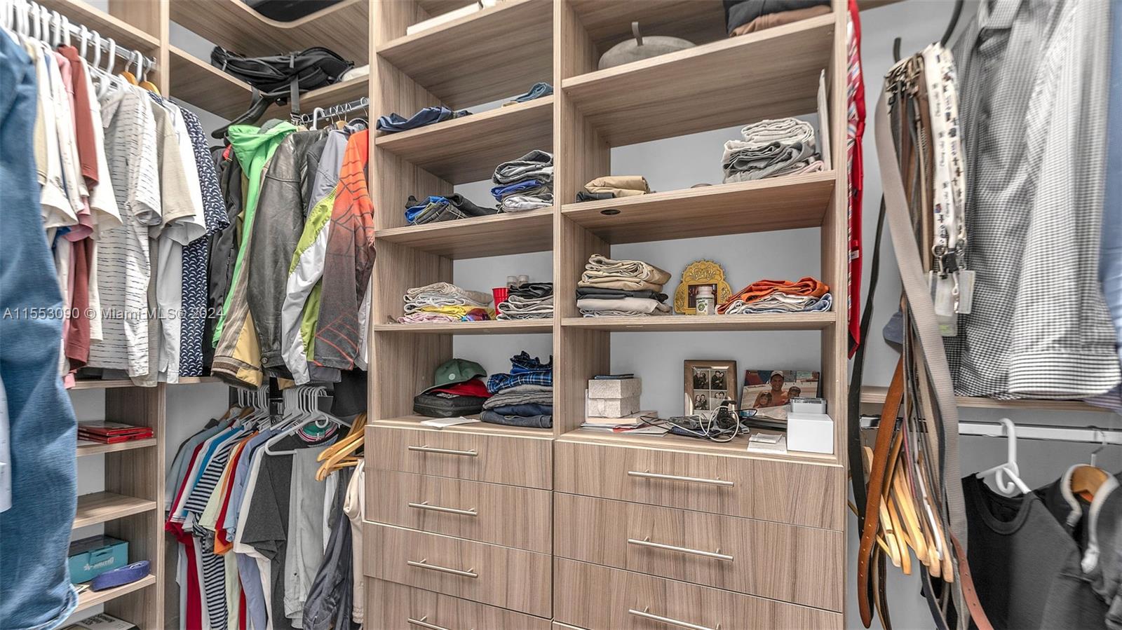 8248 NW 34th Dr, Doral, Florida 33122, 5 Bedrooms Bedrooms, ,6 BathroomsBathrooms,Residential,For Sale,8248 NW 34th Dr,A11553090