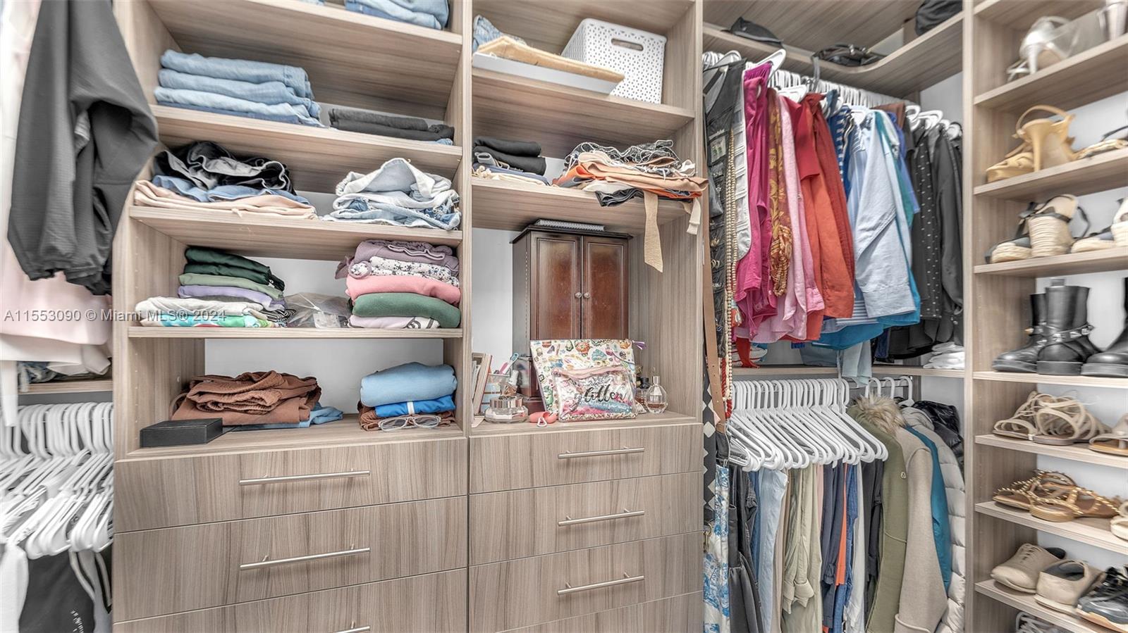 8248 NW 34th Dr, Doral, Florida 33122, 5 Bedrooms Bedrooms, ,6 BathroomsBathrooms,Residential,For Sale,8248 NW 34th Dr,A11553090