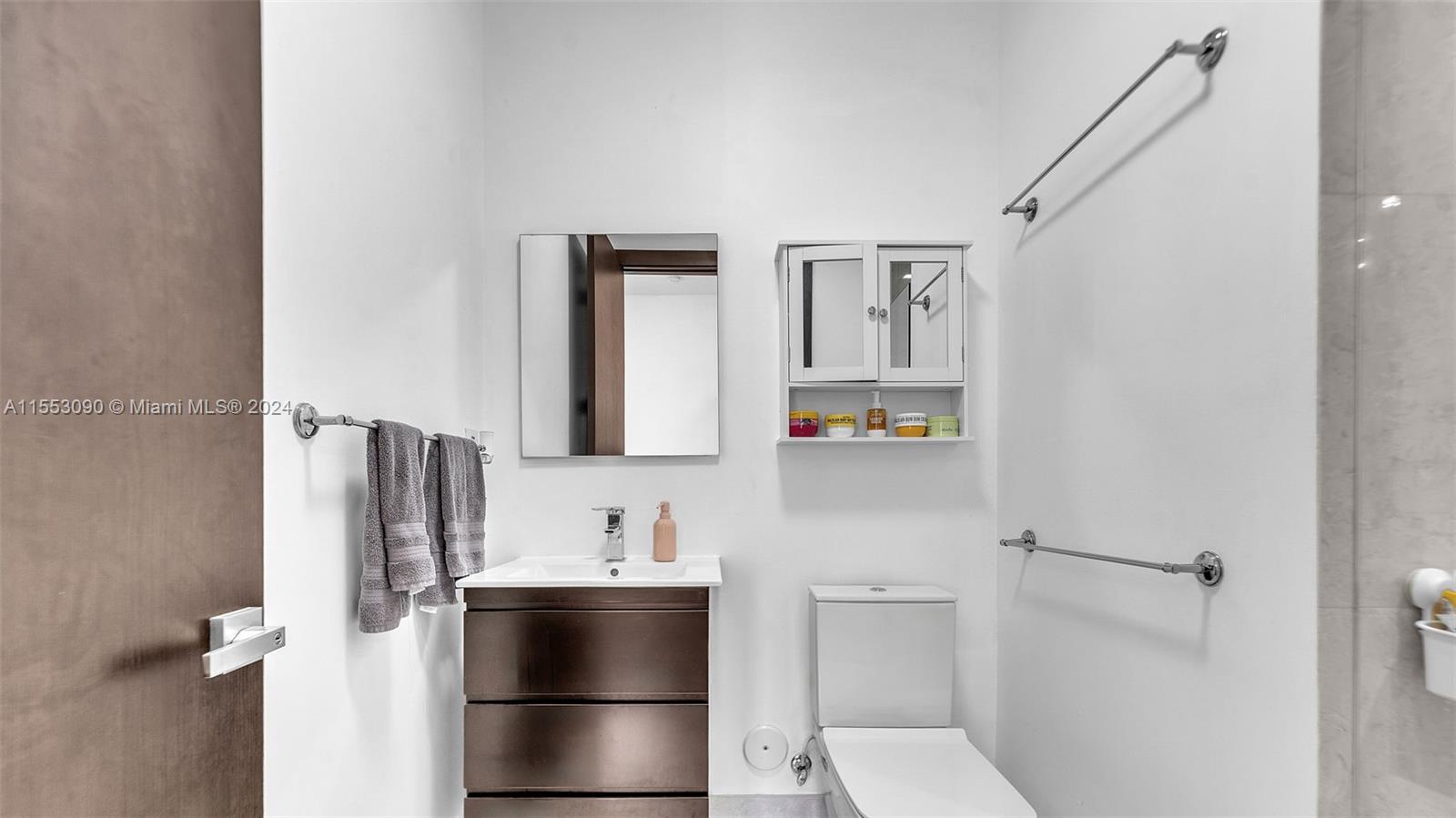 8248 NW 34th Dr, Doral, Florida 33122, 5 Bedrooms Bedrooms, ,6 BathroomsBathrooms,Residential,For Sale,8248 NW 34th Dr,A11553090