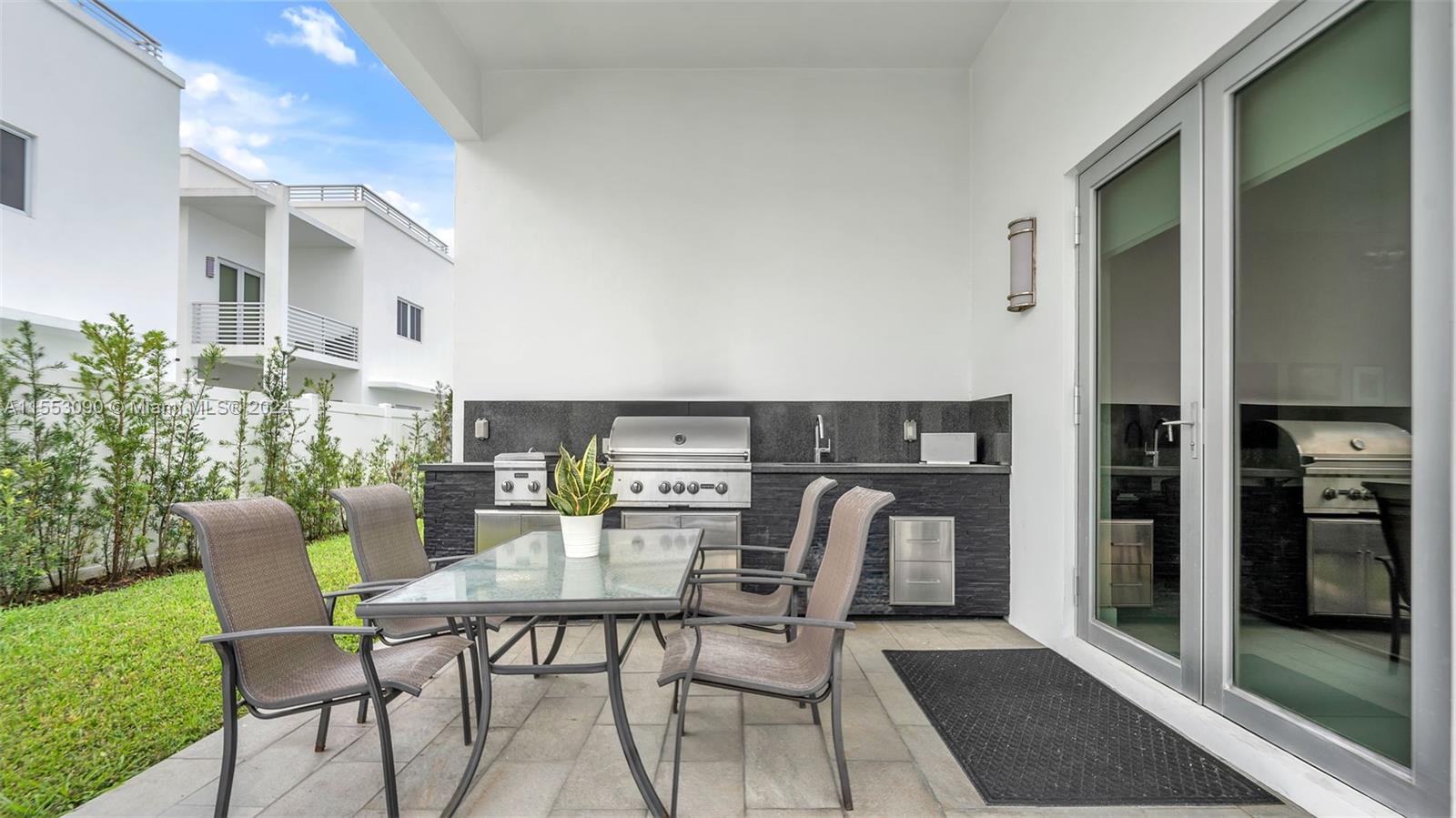 8248 NW 34th Dr, Doral, Florida 33122, 5 Bedrooms Bedrooms, ,6 BathroomsBathrooms,Residential,For Sale,8248 NW 34th Dr,A11553090