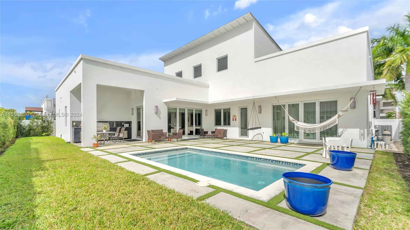 8248 NW 34th Dr, Doral, Florida 33122, 5 Bedrooms Bedrooms, ,6 BathroomsBathrooms,Residential,For Sale,8248 NW 34th Dr,A11553090