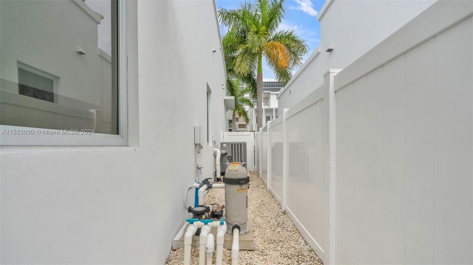 8248 NW 34th Dr, Doral, Florida 33122, 5 Bedrooms Bedrooms, ,6 BathroomsBathrooms,Residential,For Sale,8248 NW 34th Dr,A11553090