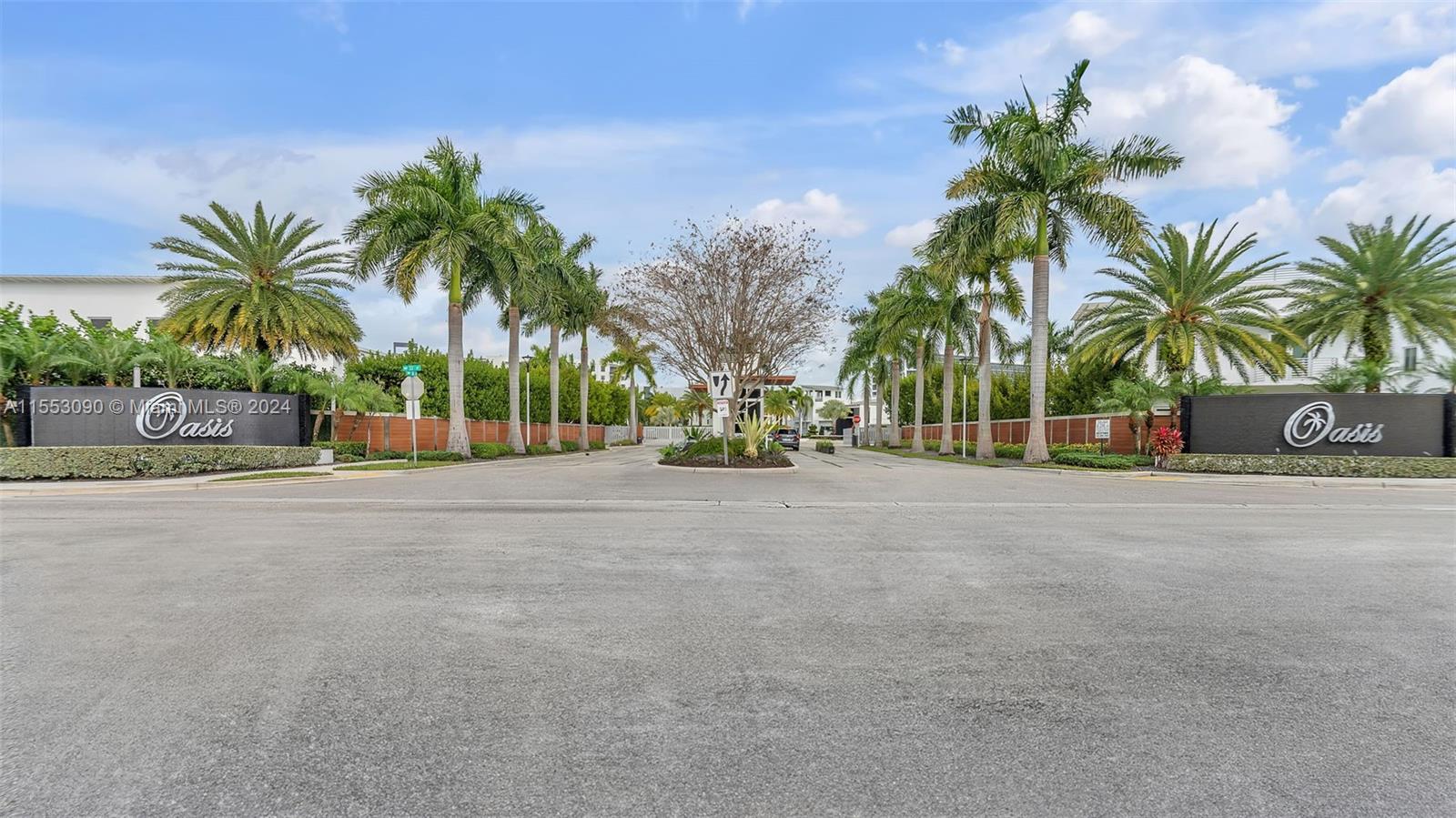 8248 NW 34th Dr, Doral, Florida 33122, 5 Bedrooms Bedrooms, ,6 BathroomsBathrooms,Residential,For Sale,8248 NW 34th Dr,A11553090