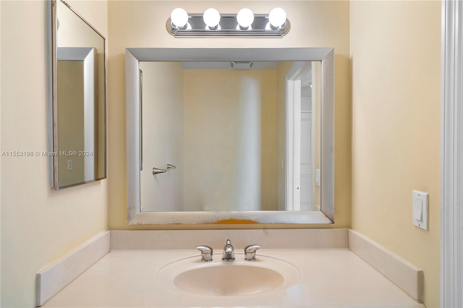 7900 Harbor Island Dr 507, North Bay Village, Florida 33141, 1 Bedroom Bedrooms, ,1 BathroomBathrooms,Residential,For Sale,7900 Harbor Island Dr 507,A11553198