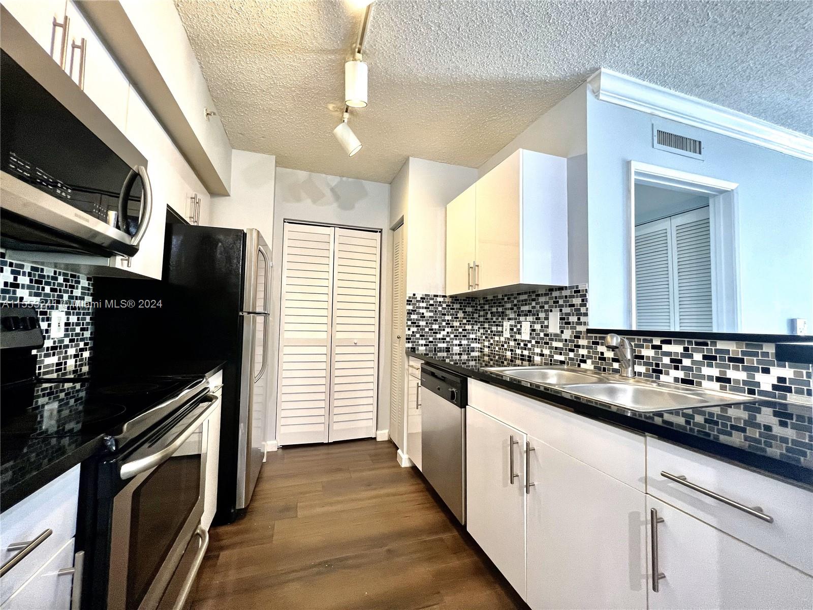 1919 Van Buren St 701A, Hollywood, Florida 33020, 2 Bedrooms Bedrooms, ,1 BathroomBathrooms,Residential,For Sale,1919 Van Buren St 701A,A11553241