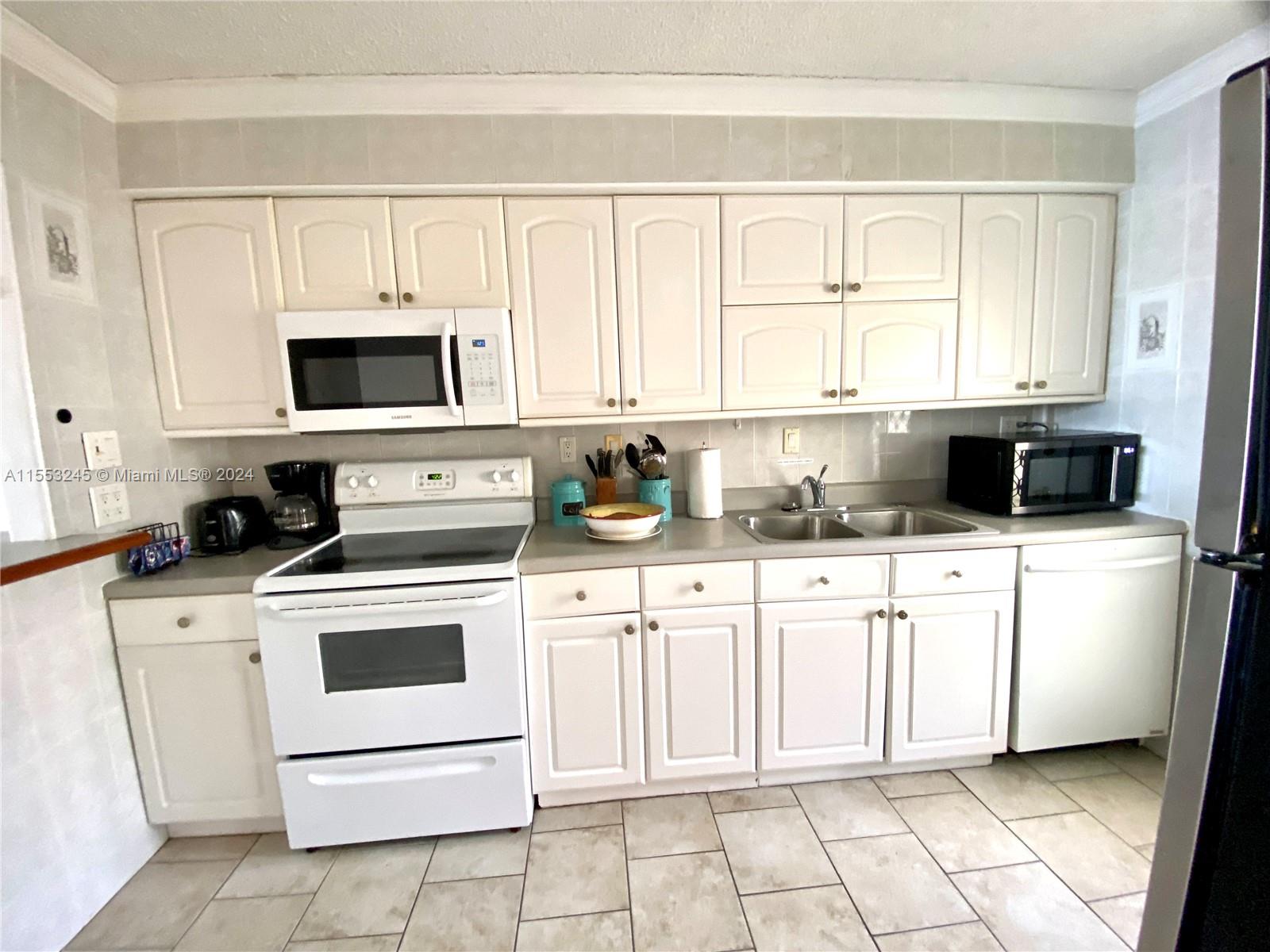 400 Golden Isles Dr 43, Hallandale Beach, Florida 33009, 2 Bedrooms Bedrooms, ,2 BathroomsBathrooms,Residentiallease,For Rent,400 Golden Isles Dr 43,A11553245