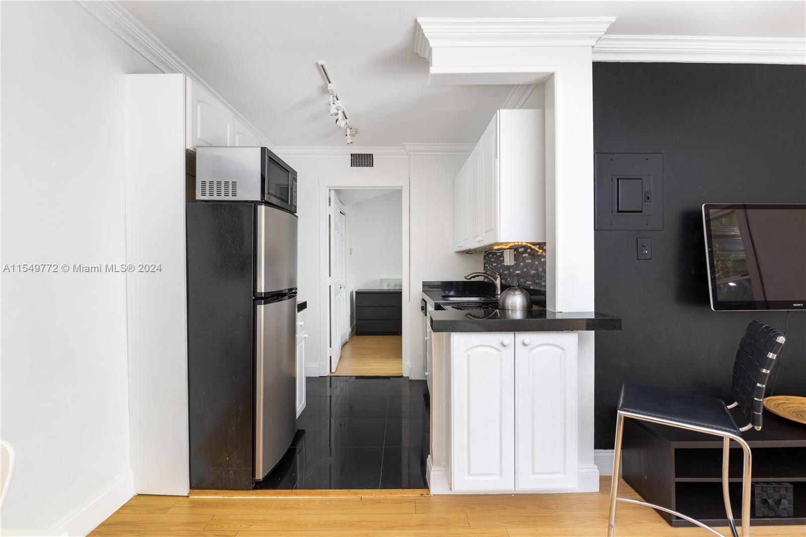 1555 Pennsylvania Ave 210, Miami Beach, Florida 33139, 1 Bedroom Bedrooms, ,1 BathroomBathrooms,Residential,For Sale,1555 Pennsylvania Ave 210,A11549772