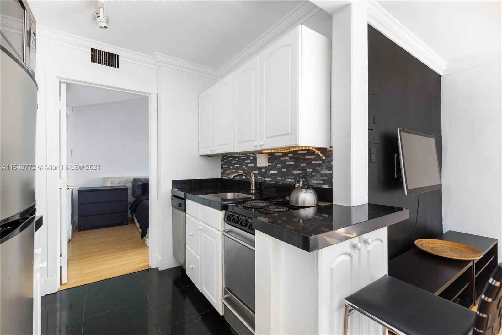 1555 Pennsylvania Ave 210, Miami Beach, Florida 33139, 1 Bedroom Bedrooms, ,1 BathroomBathrooms,Residential,For Sale,1555 Pennsylvania Ave 210,A11549772