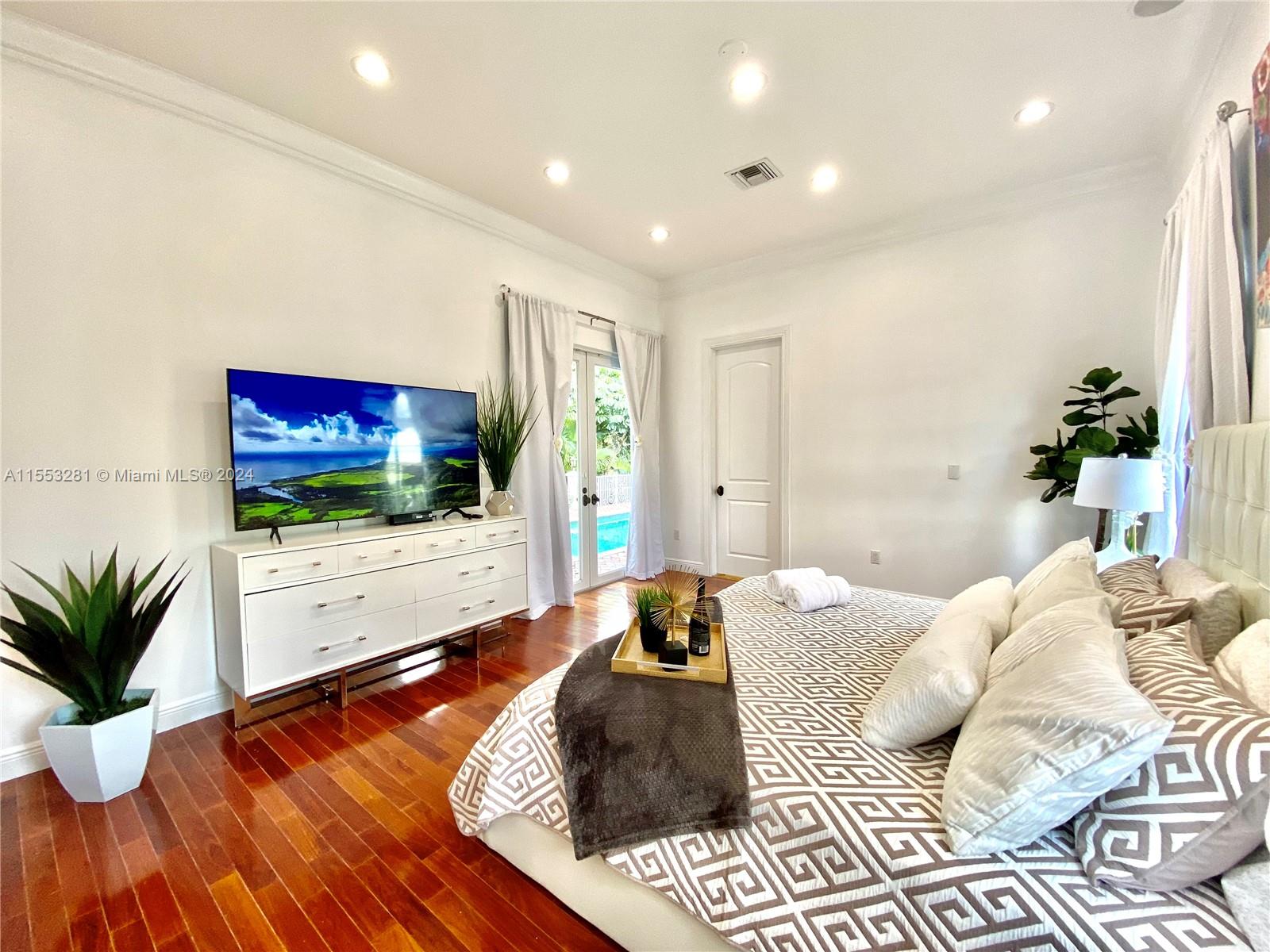 1223 Jackson St, Hollywood, Florida 33019, 5 Bedrooms Bedrooms, ,3 BathroomsBathrooms,Residential,For Sale,1223 Jackson St,A11553281