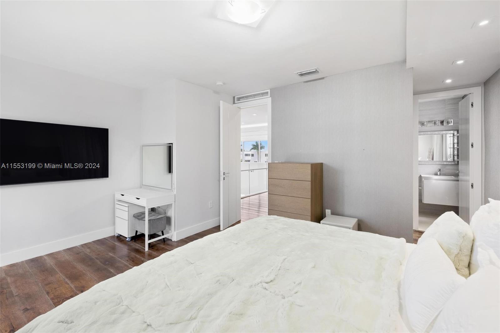 10273 NW 74th Ter, Doral, Florida 33178, 5 Bedrooms Bedrooms, ,5 BathroomsBathrooms,Residential,For Sale,10273 NW 74th Ter,A11553199