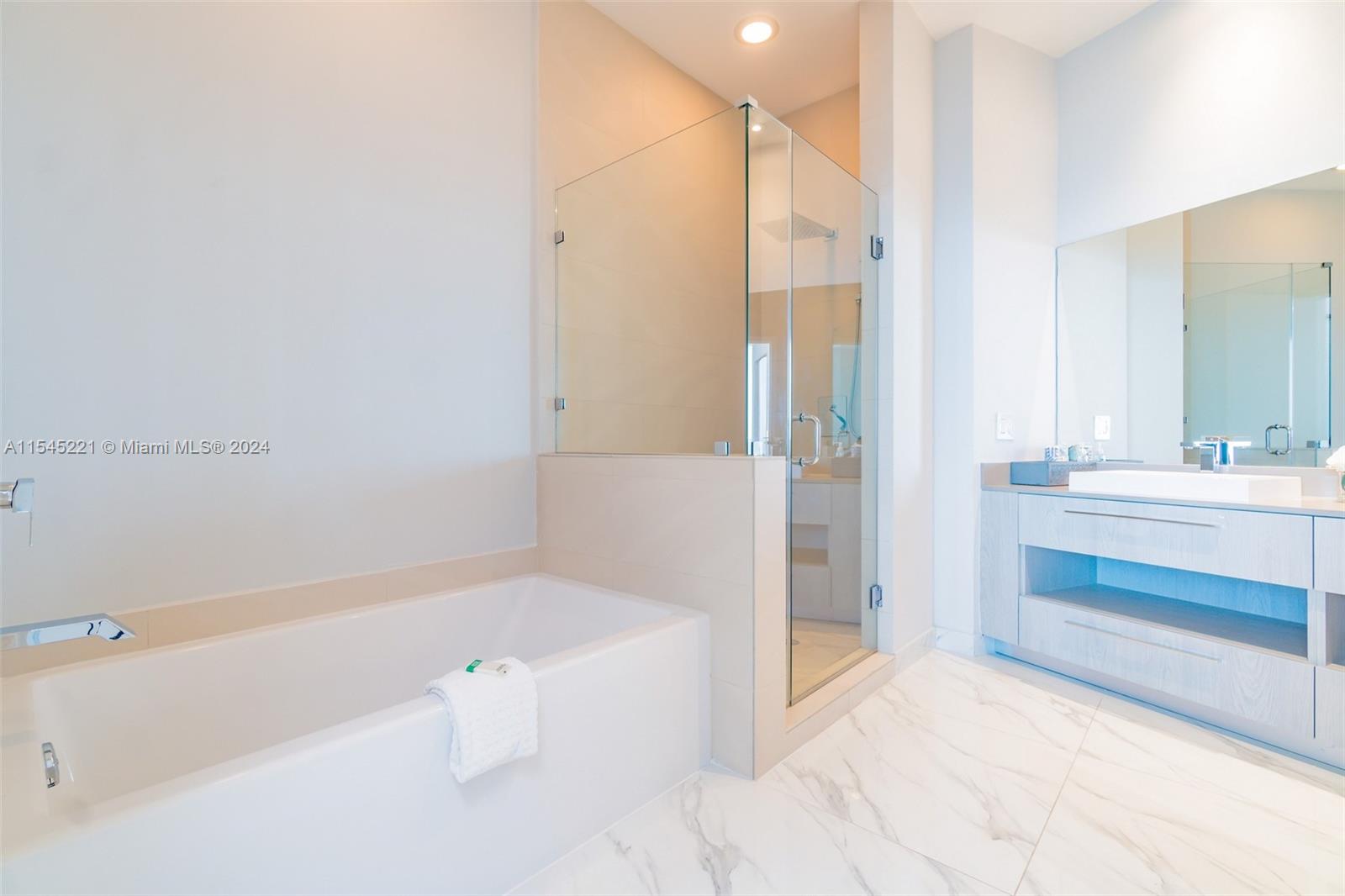 4111 S Ocean Dr UPH1, Hollywood, Florida 33019, 3 Bedrooms Bedrooms, ,3 BathroomsBathrooms,Residential,For Sale,4111 S Ocean Dr UPH1,A11545221
